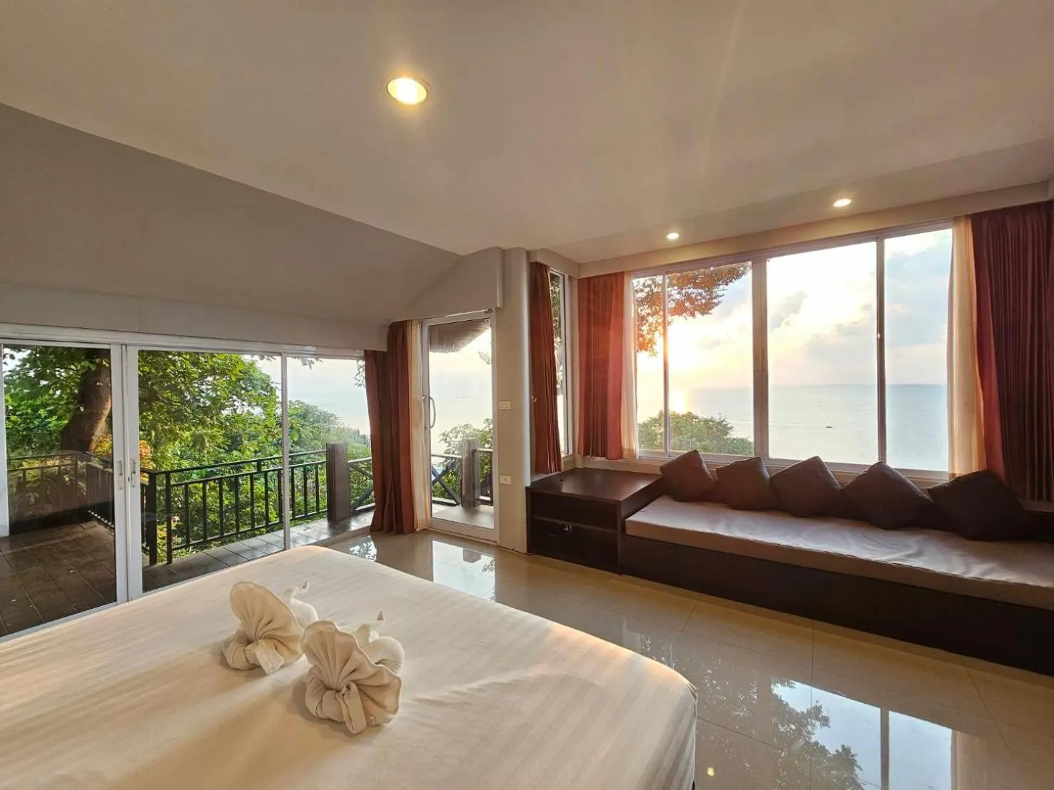 Bed in Sea Garden Resort Haad Chao Phao