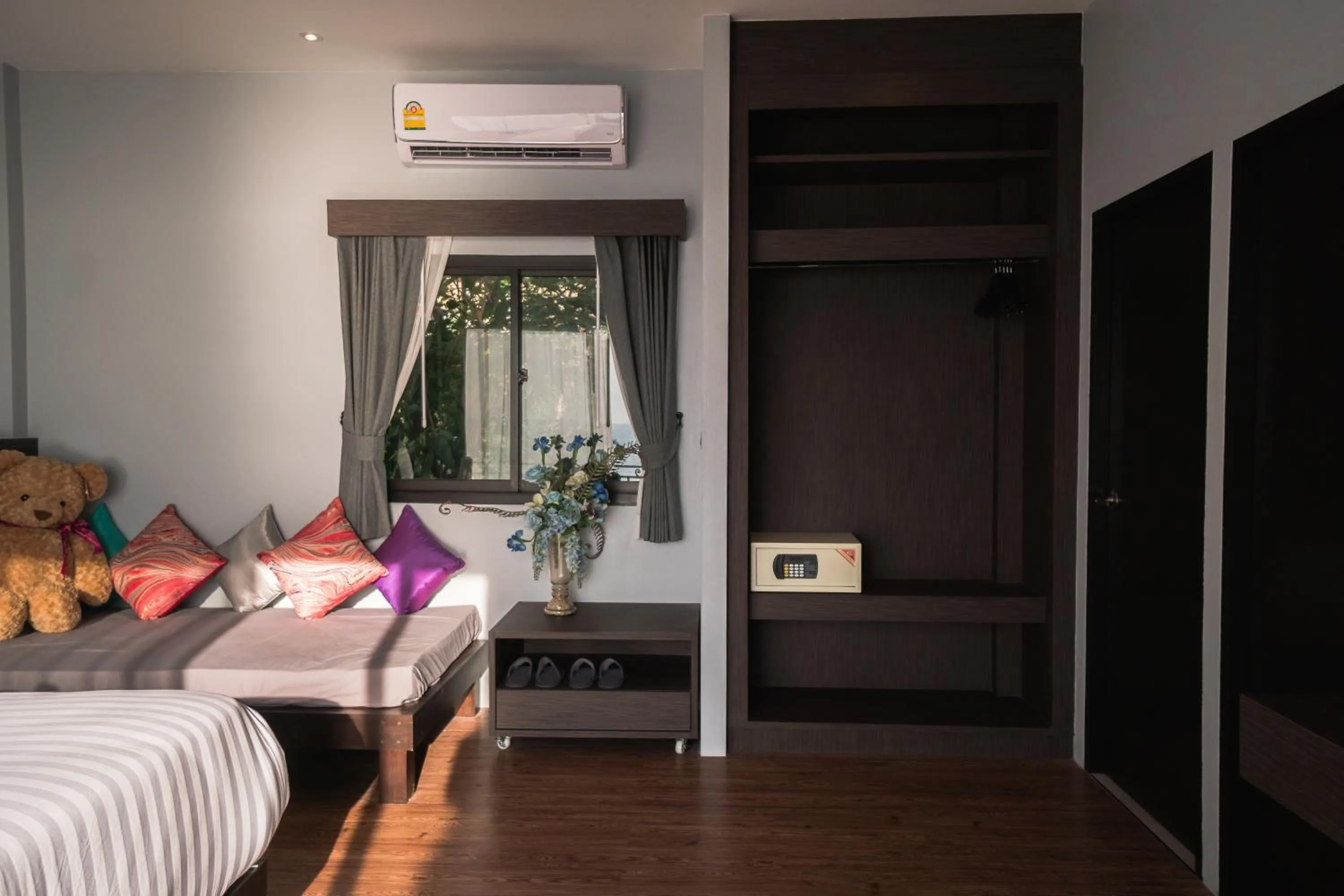 Photo of the whole room, Bed in Sea Garden Resort Haad Chao Phao