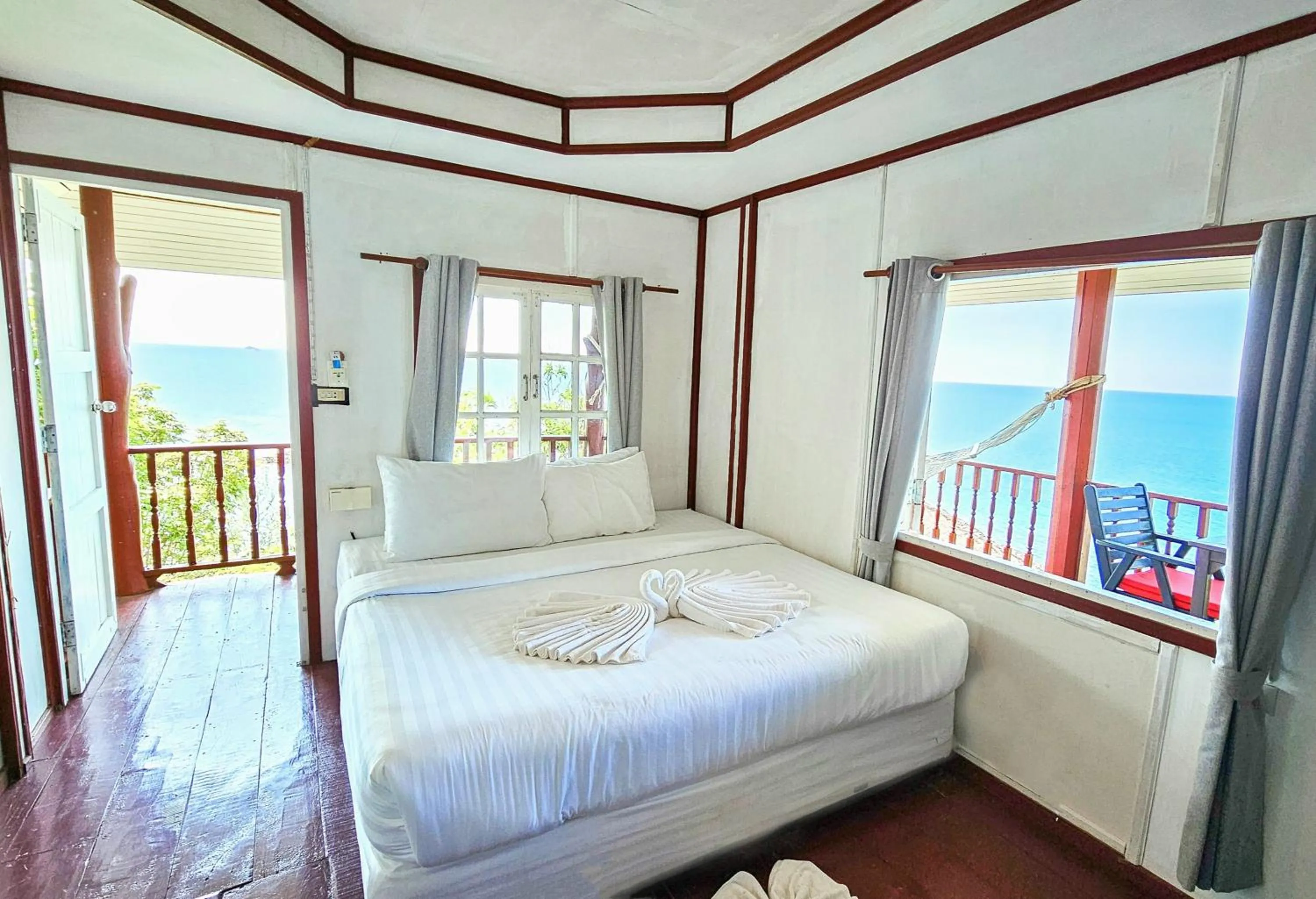 Bed in Sea Garden Resort Haad Chao Phao