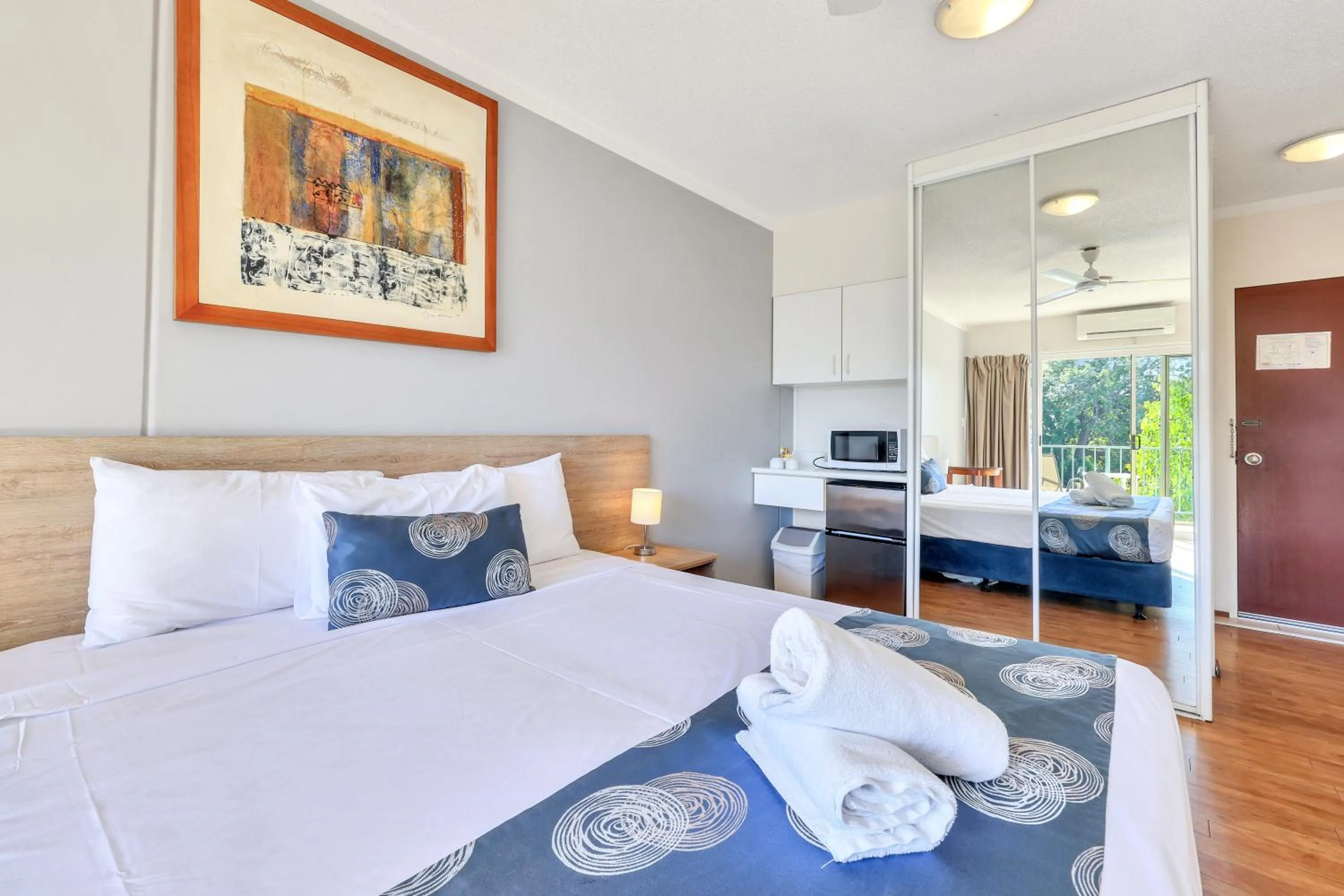 Bedroom, Bed in Cullen Bay Resorts