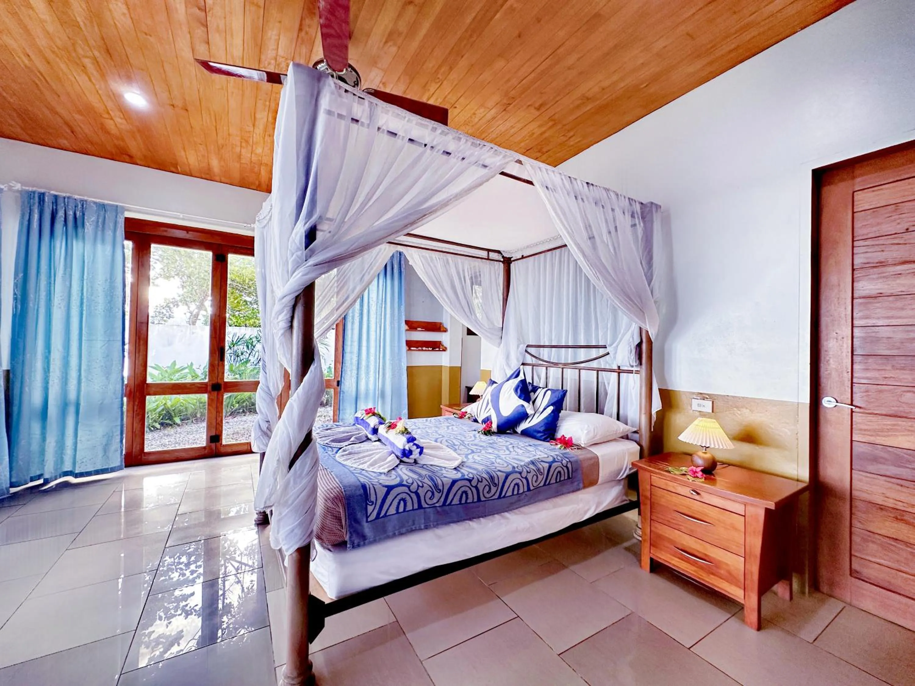 Bedroom, Bed in Hideaway Island Resort