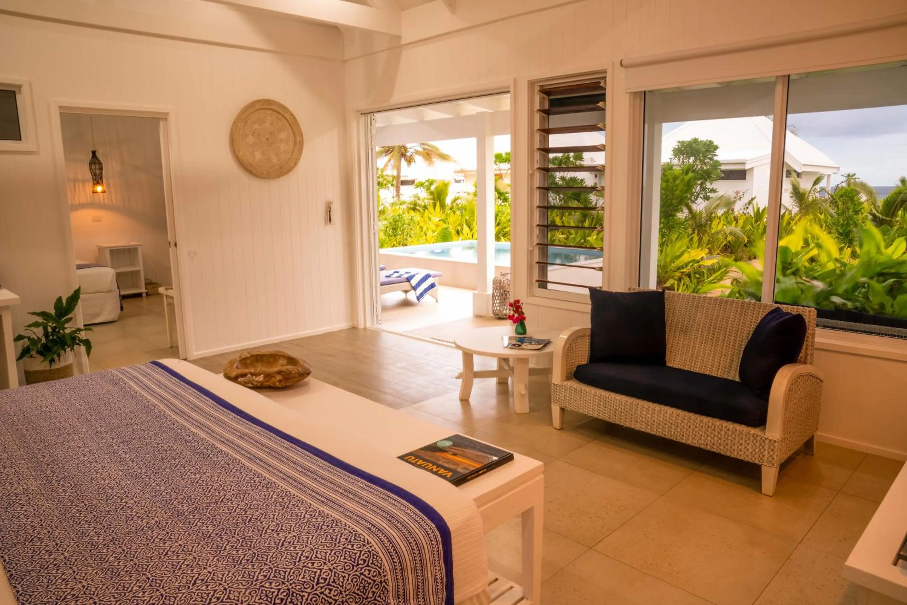 Pool view, Bed in Tamanu on the Beach