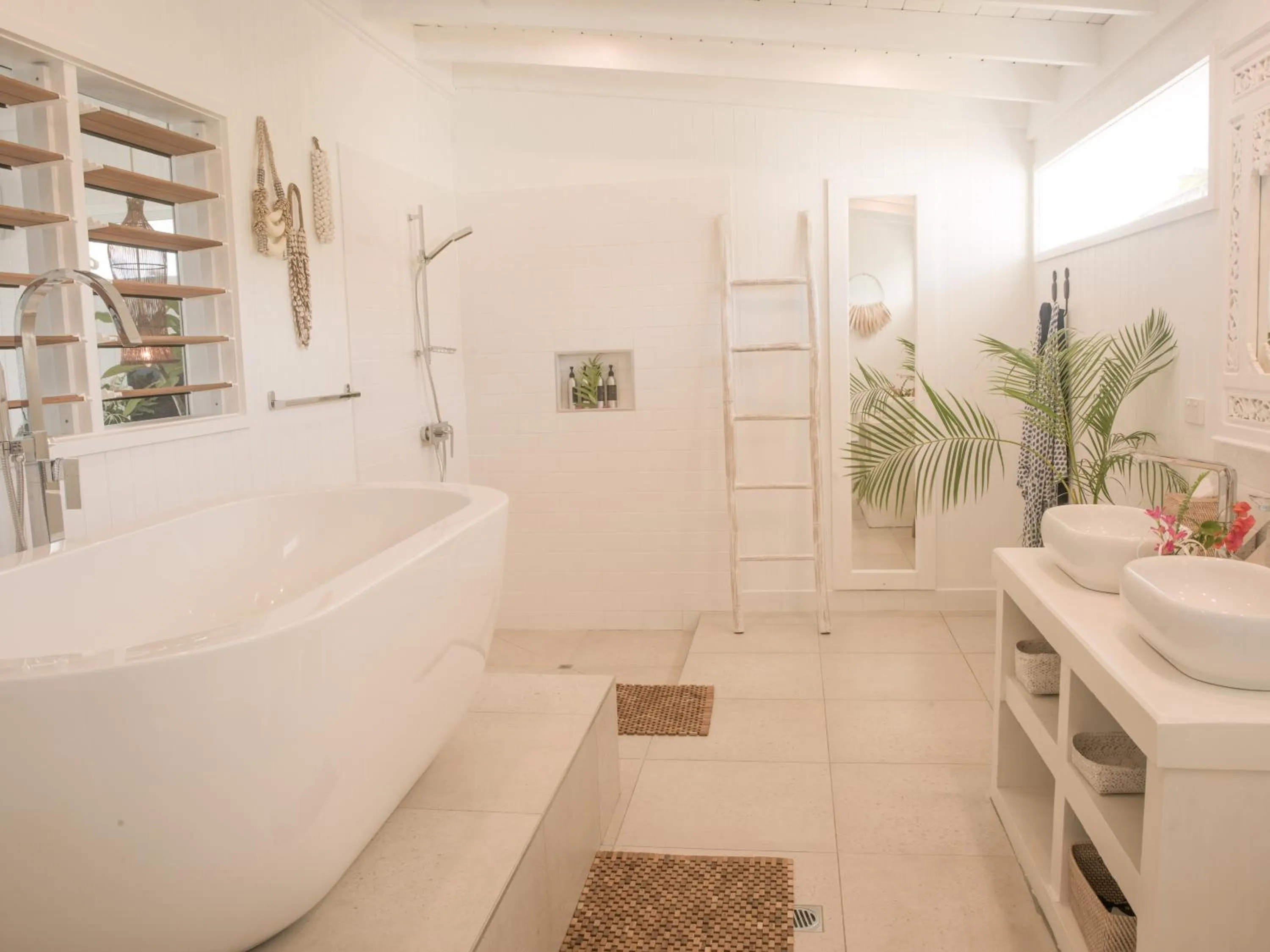 Bathroom in Tamanu on the Beach