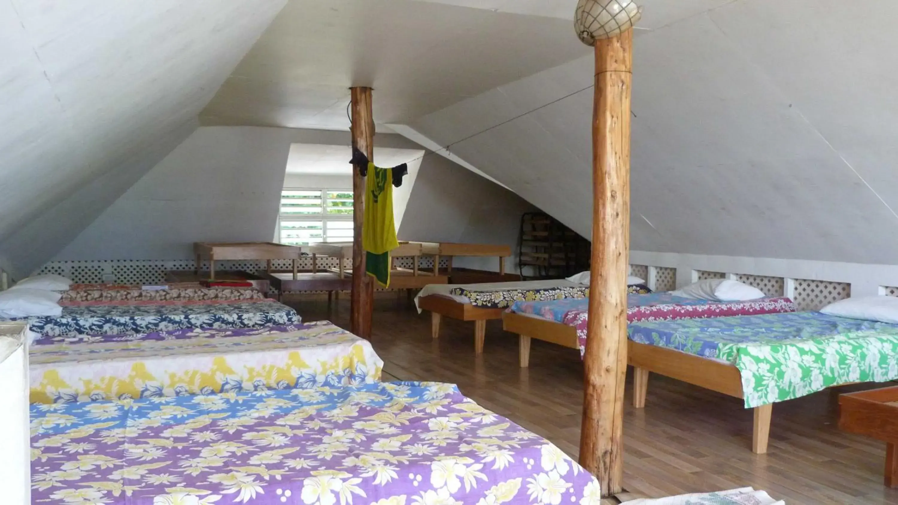 Bed in 15-Bed Mixed Dormitory Room with Shared Bathroom in Pension Motu Iti Bed in 15-Bed Mixed Dormitory Room with Shared Bathroom in Pension Motu Iti
