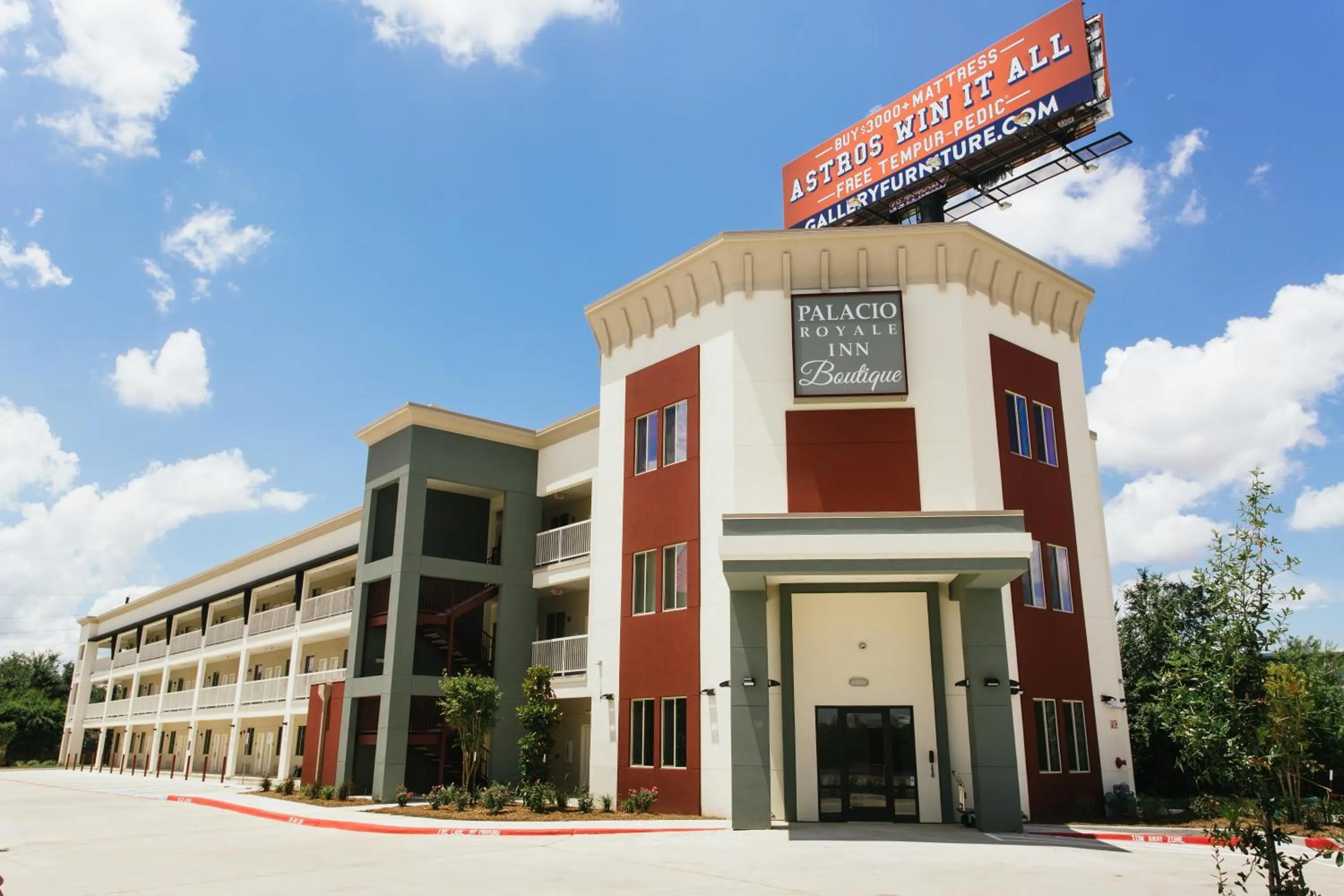 Property building in Palacio Royale Inn Boutique Katy