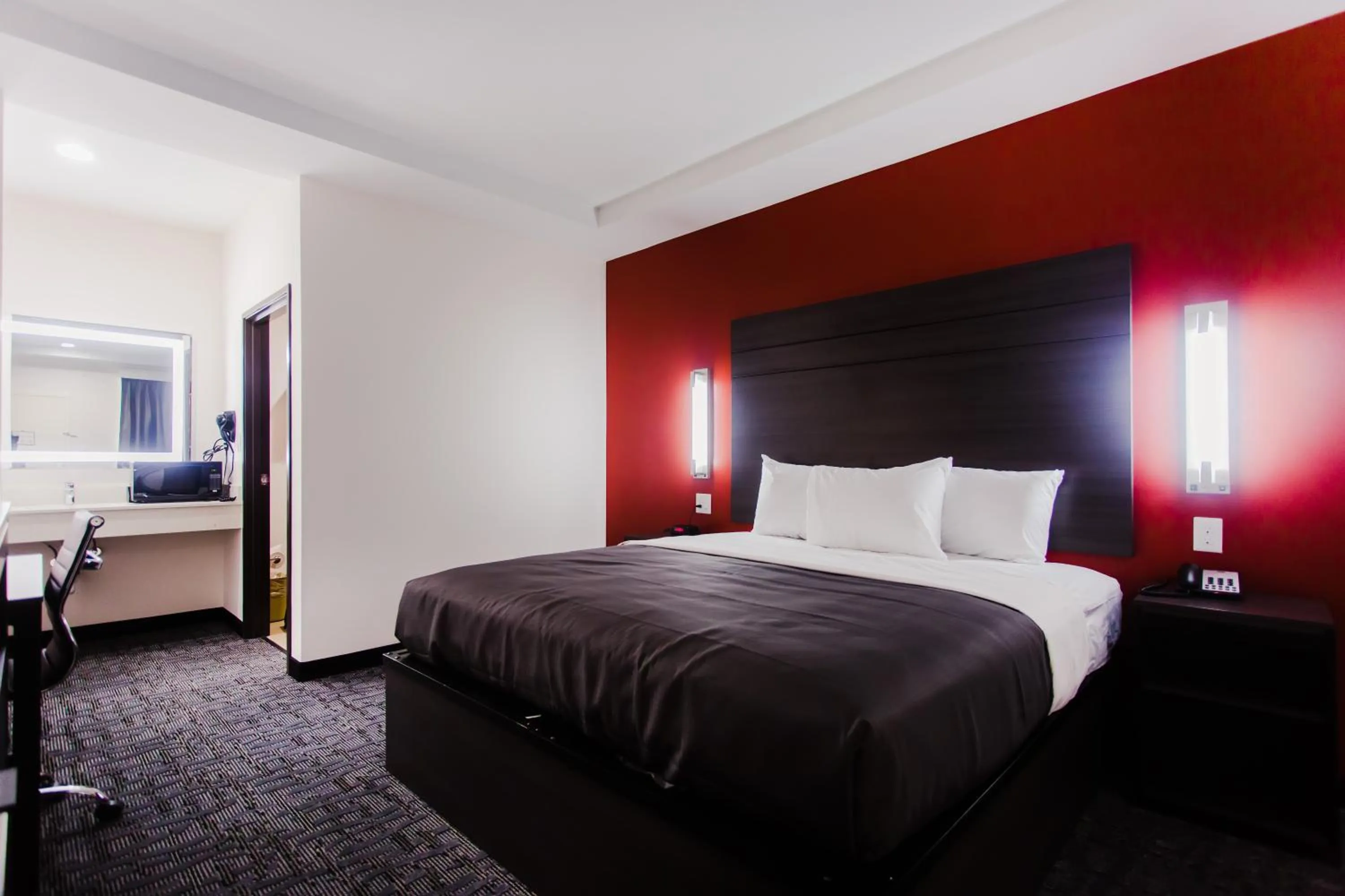 Photo of the whole room, Bed in Palacio Royale Inn Boutique Katy