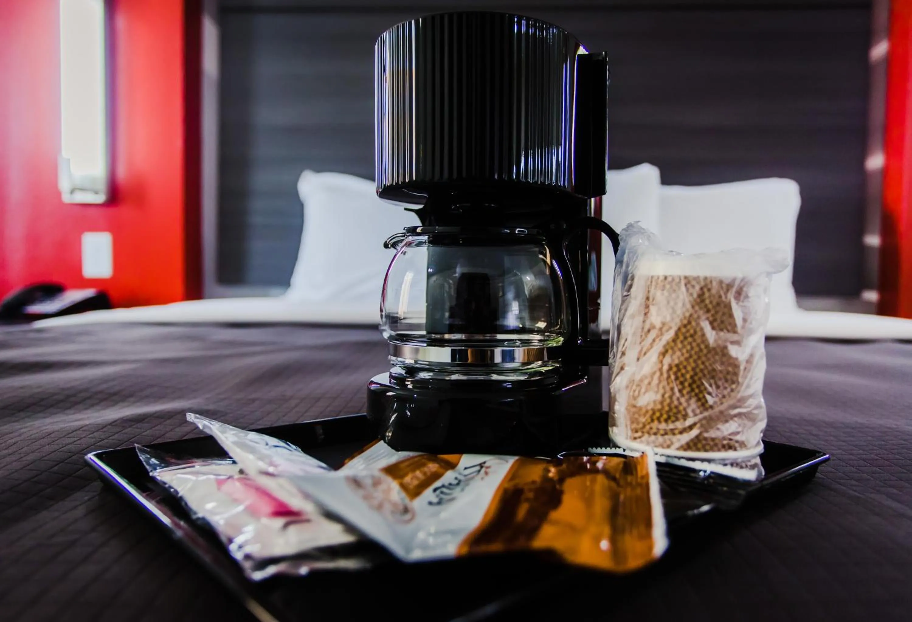 Coffee/tea facilities, Bed in Palacio Royale Inn Boutique Katy