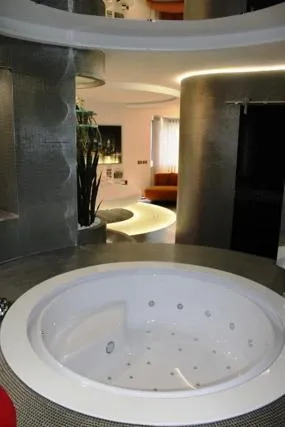 Hot Tub in DOMUS Grand Hotel