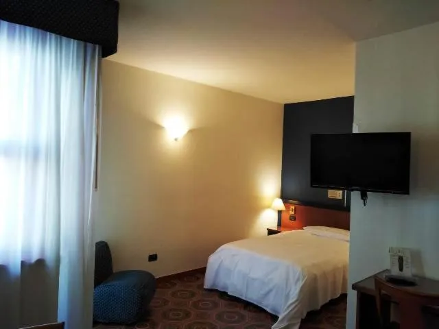 TV and multimedia, Bed in DOMUS Grand Hotel