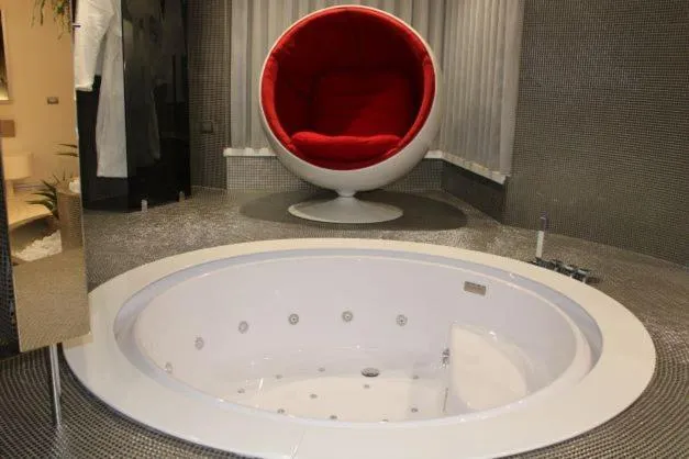 Hot Tub in DOMUS Grand Hotel