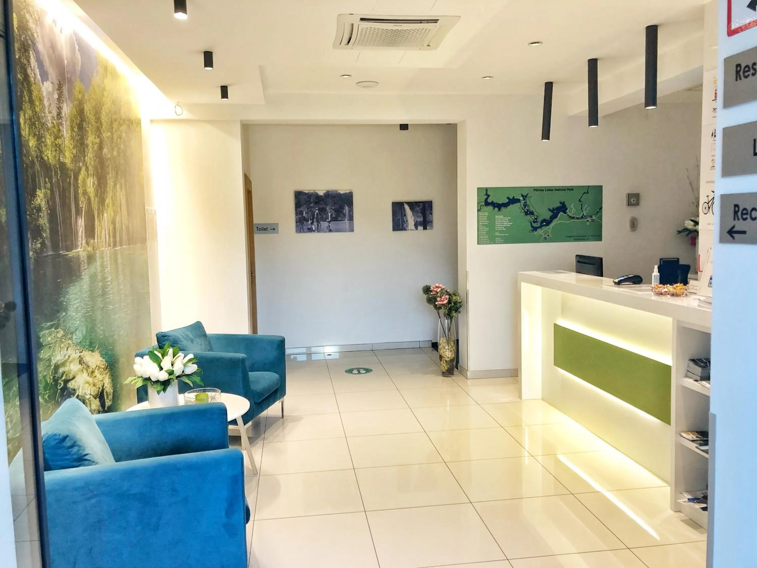 Lobby or reception in 16 Lakes Hotel