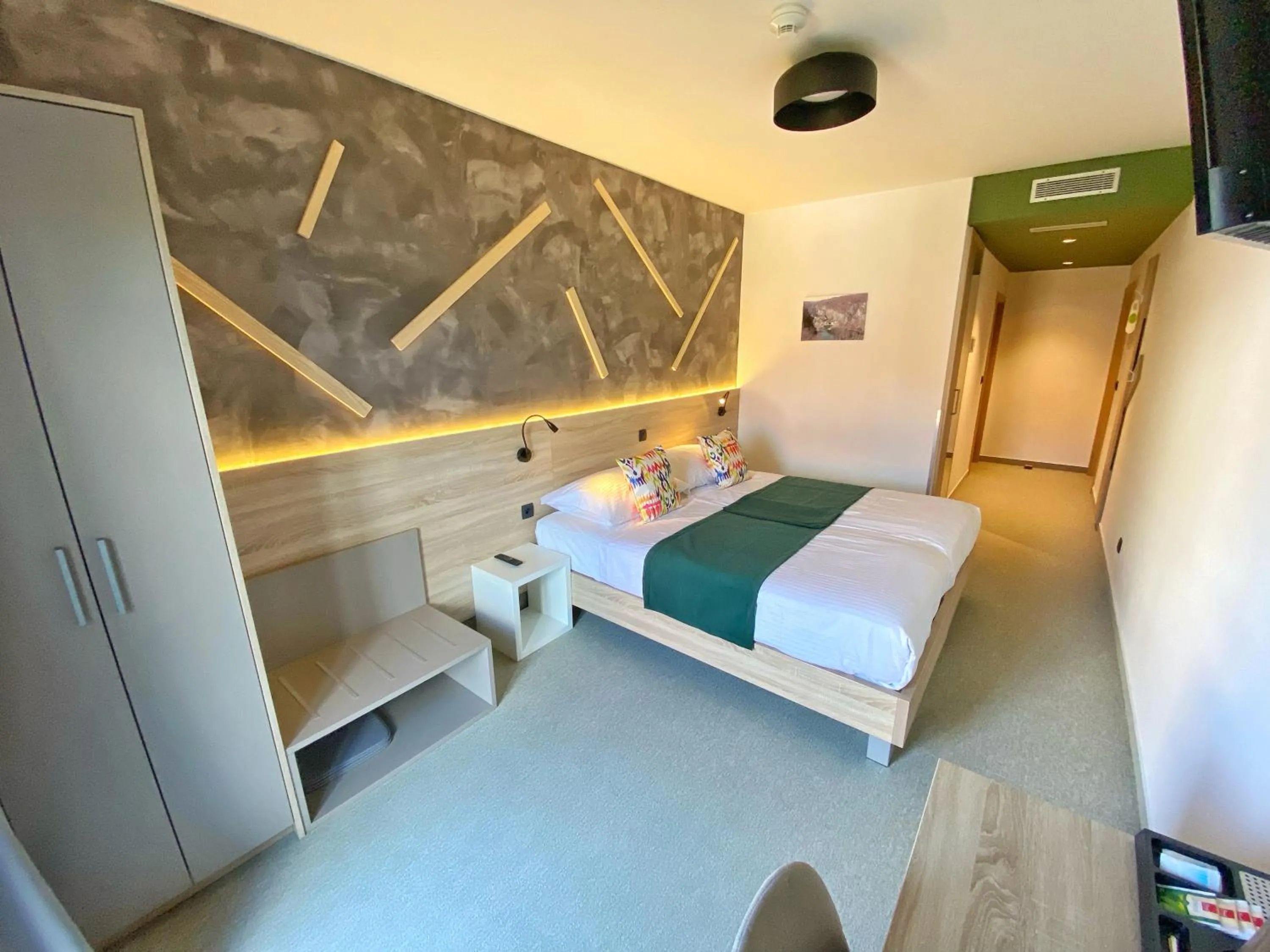 Bedroom, Bed in 16 Lakes Hotel