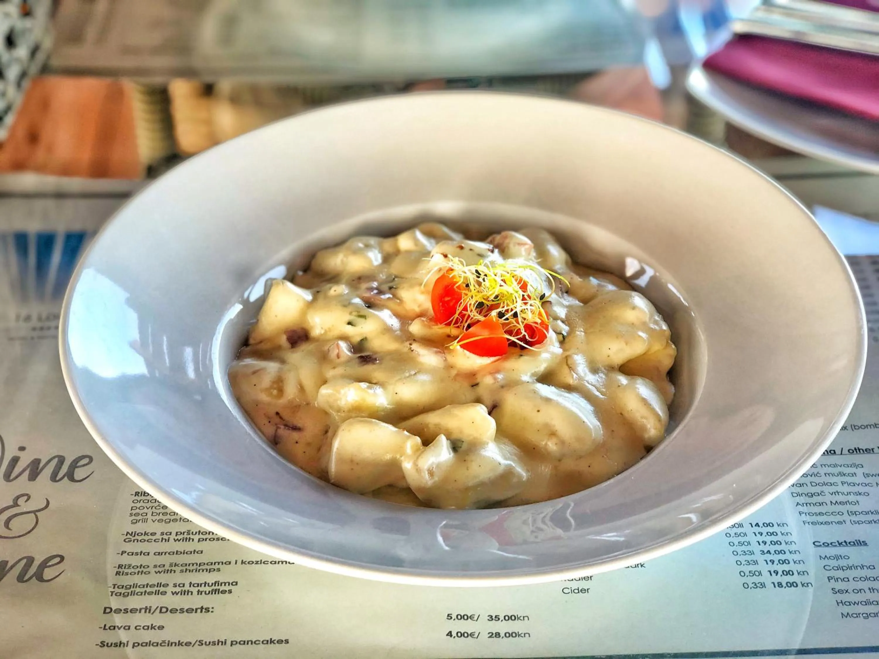 Restaurant/places to eat in 16 Lakes Hotel