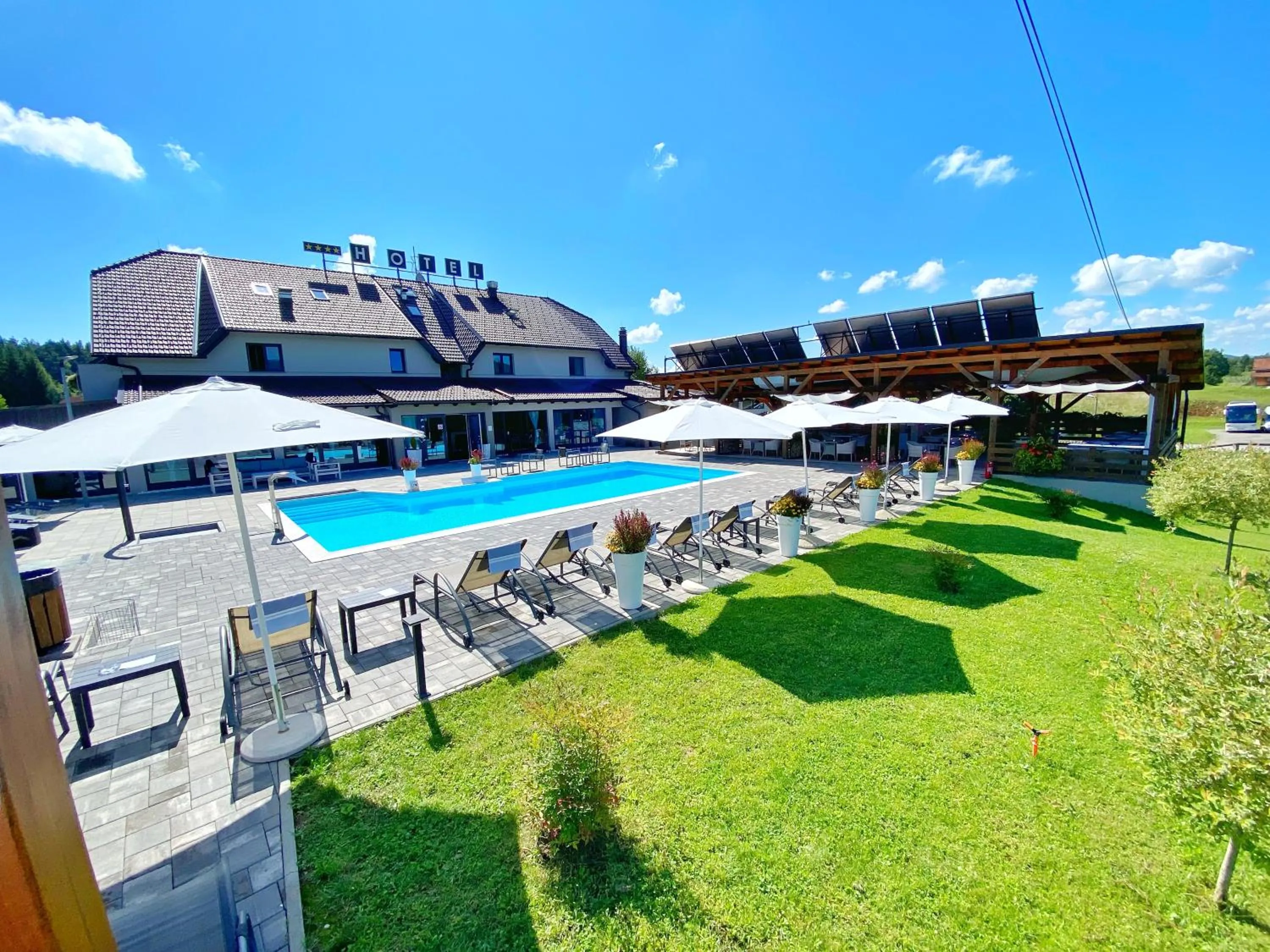 Swimming pool in 16 Lakes Hotel