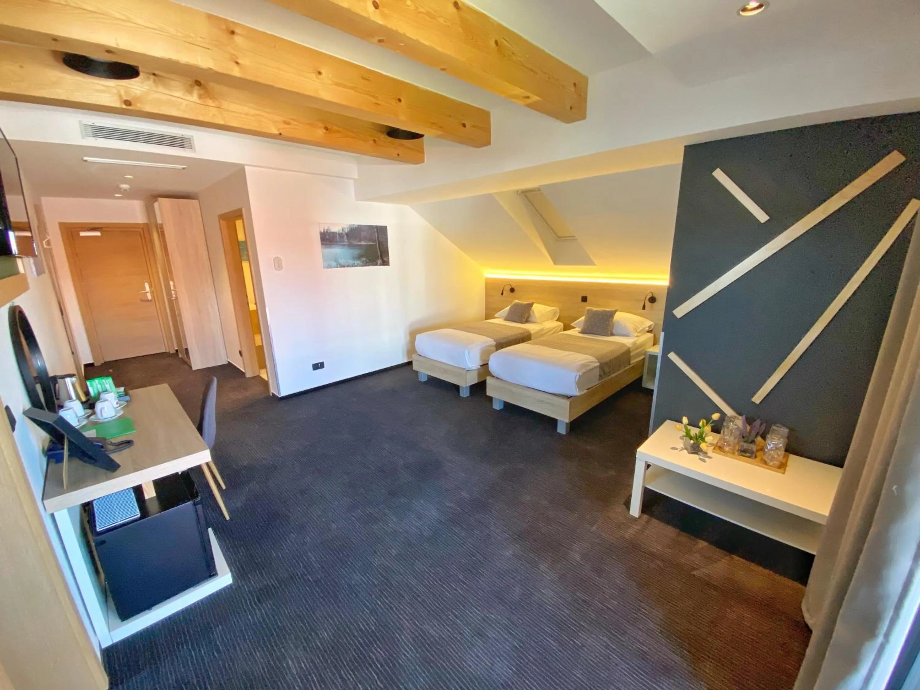 Bedroom, Bed in 16 Lakes Hotel