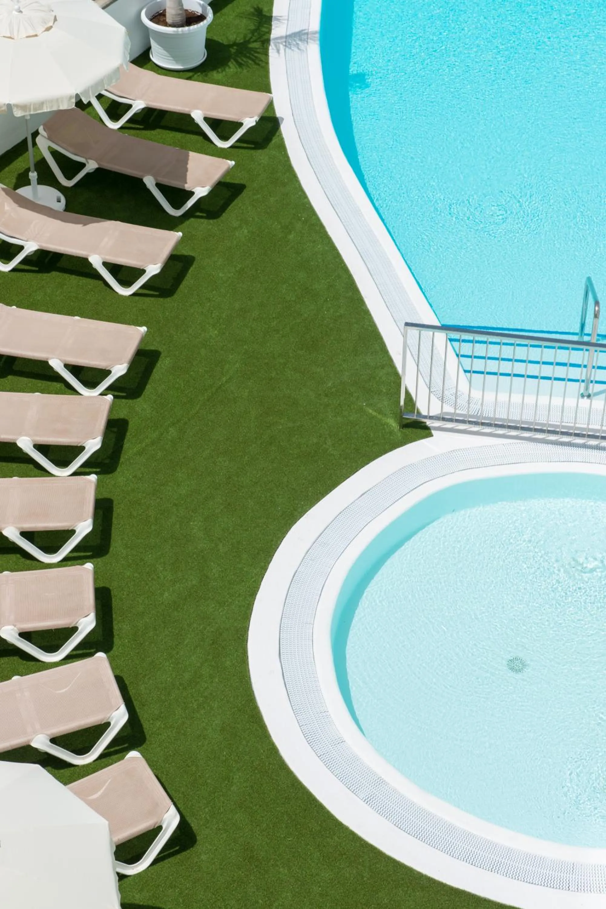 Swimming pool in Montesol Atsol