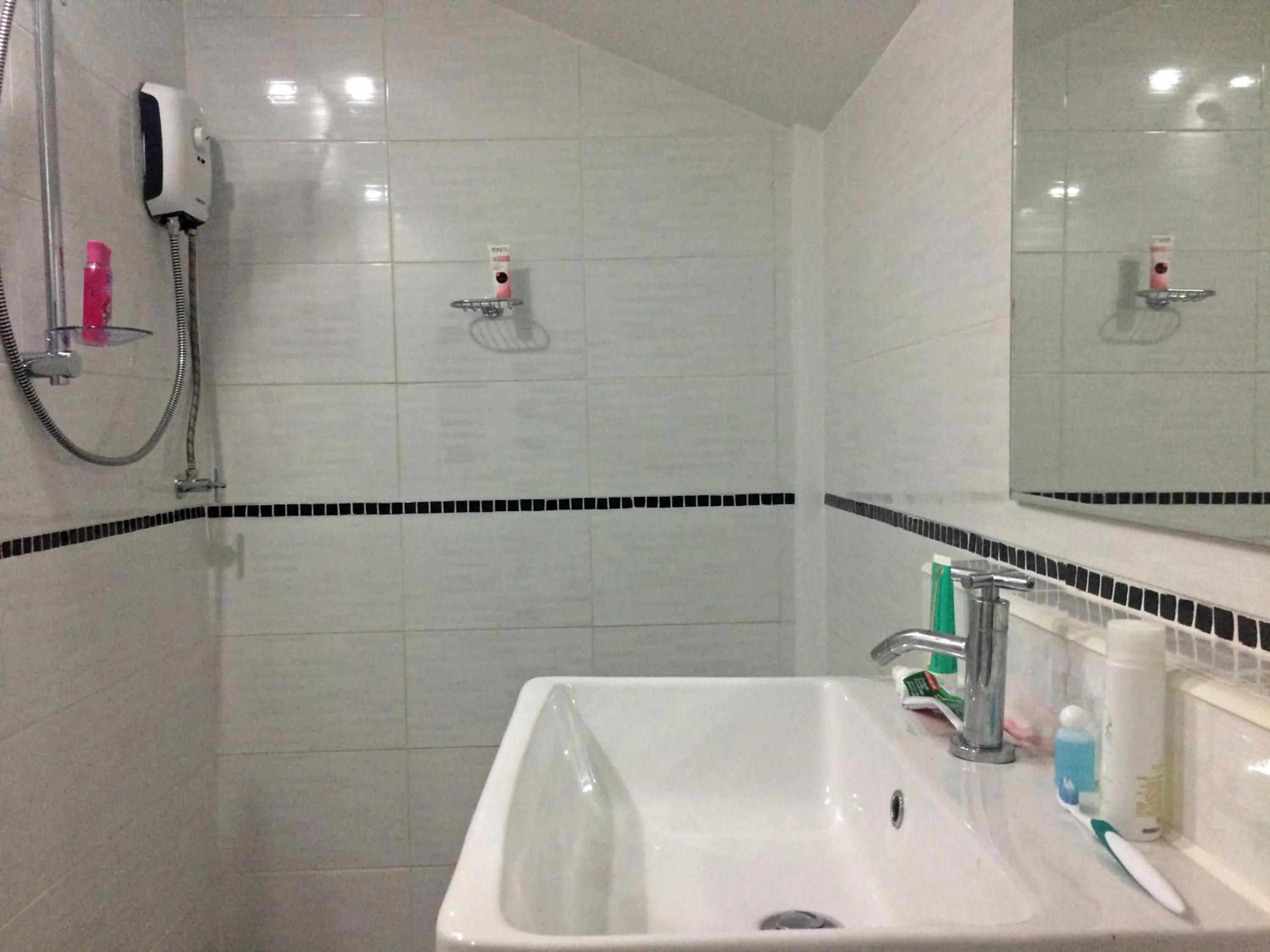 Shower in Sunrise Villas Seaview