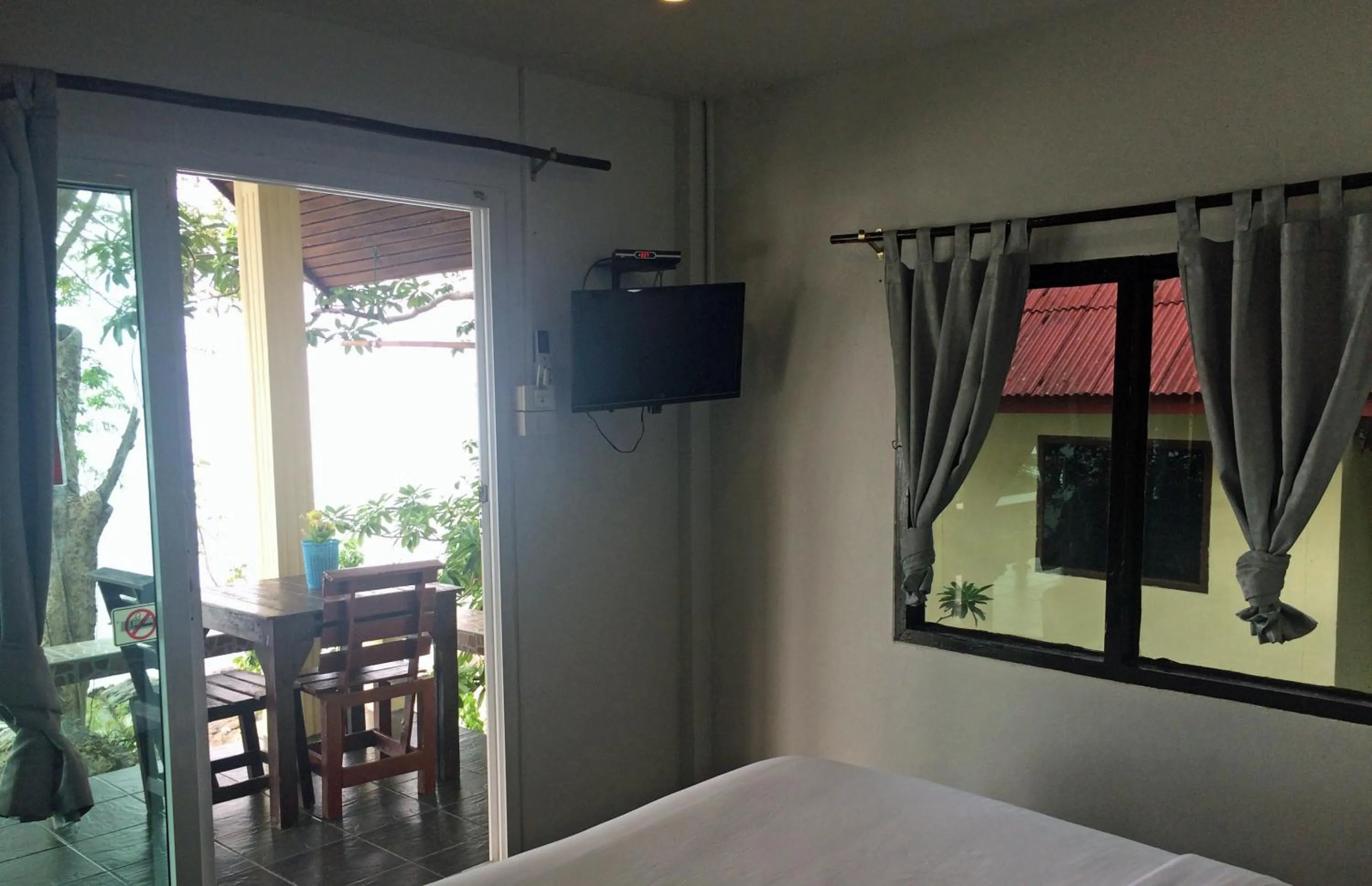 TV and multimedia, Bed in Sunrise Villas Seaview