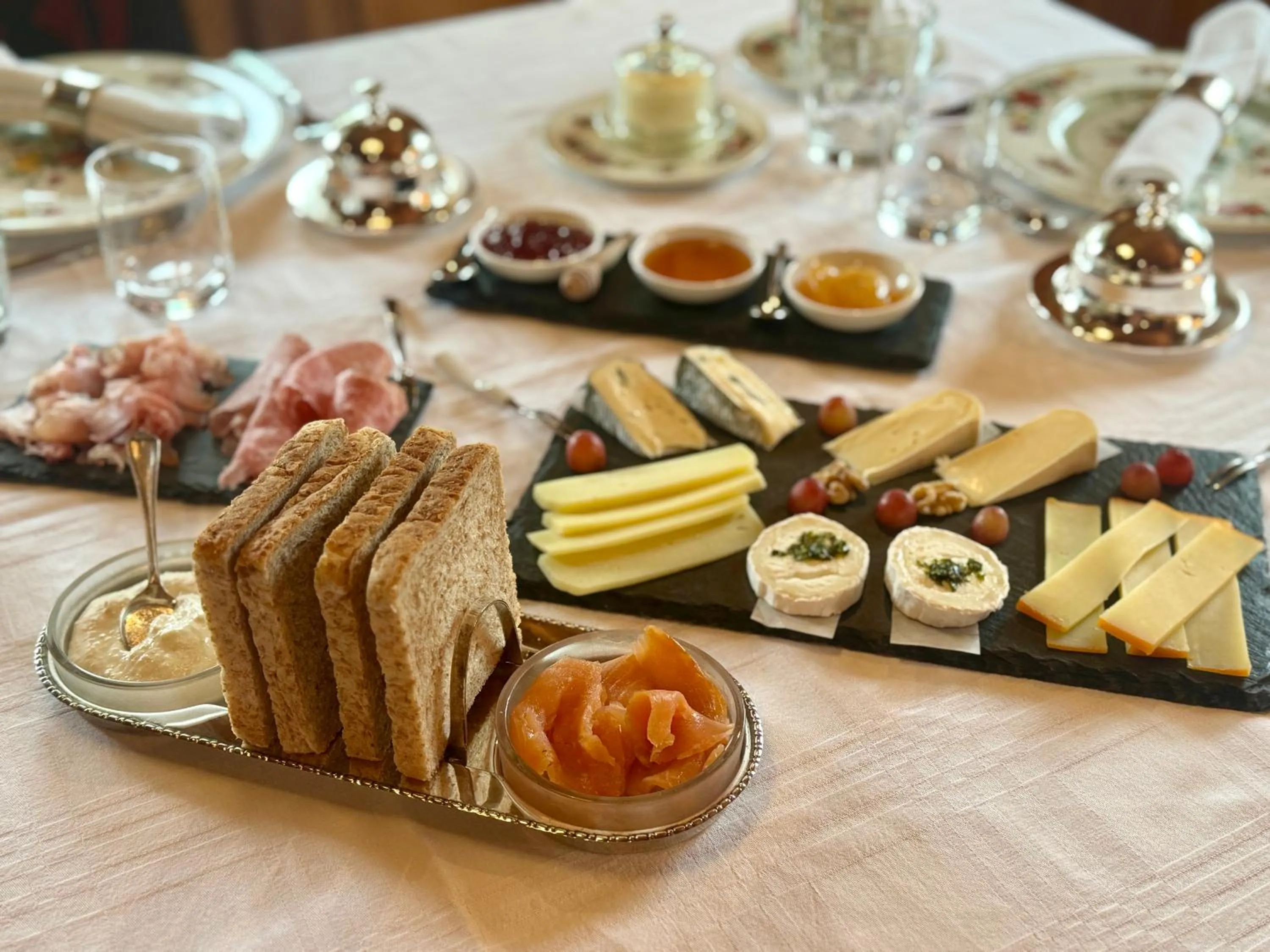 Breakfast in Hollhouse - Bed & Breakfast