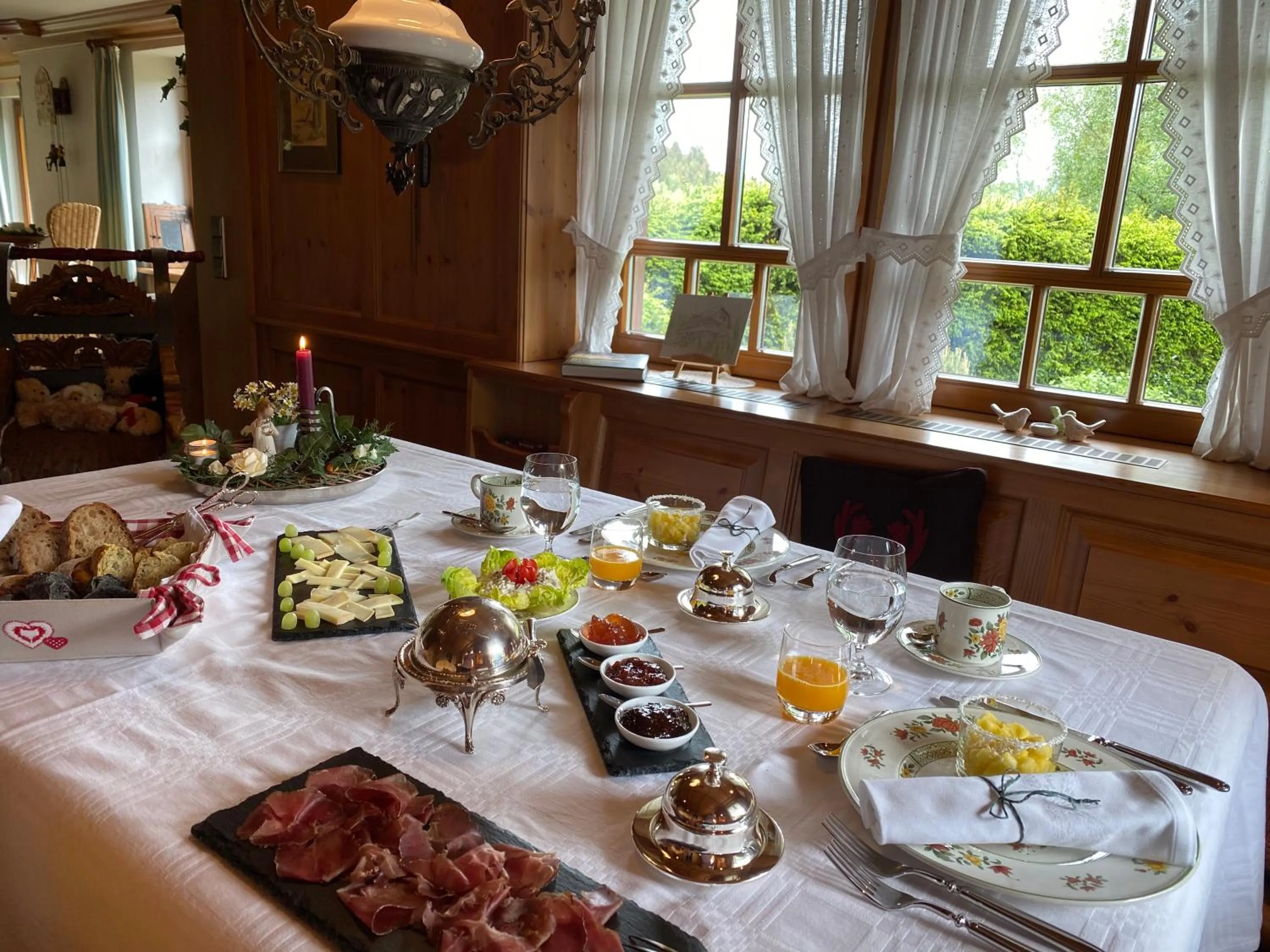 Continental breakfast in Hollhouse - Bed & Breakfast