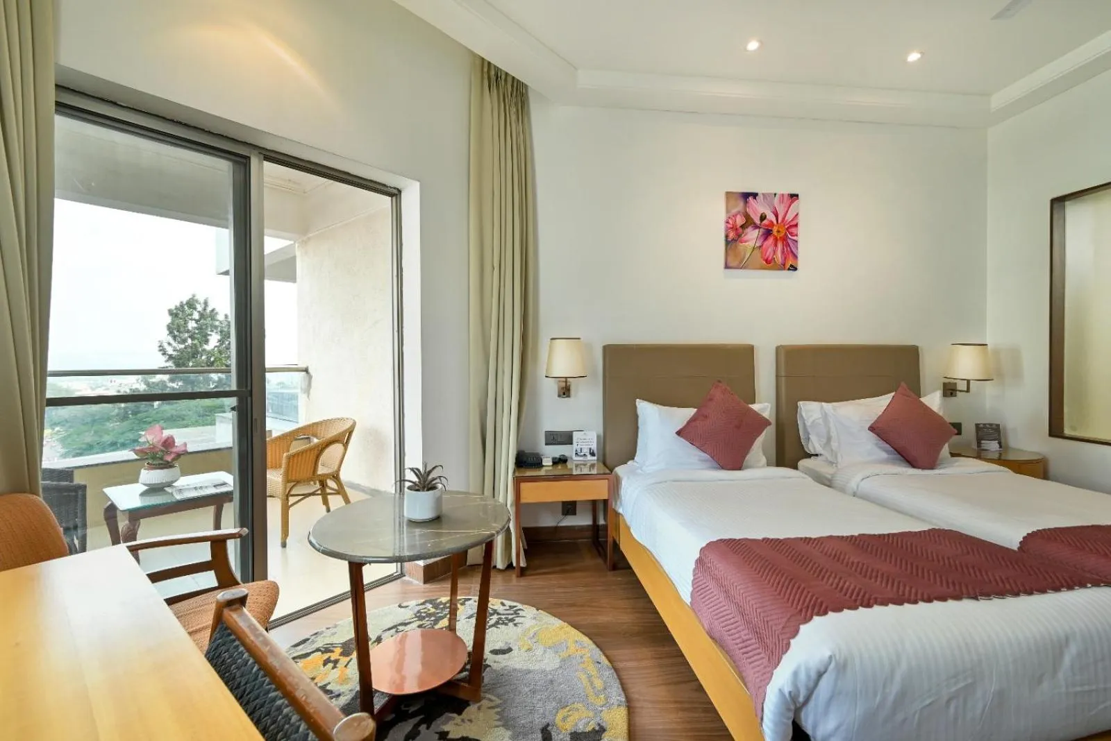 Bed in Hotel Maharaja Regency