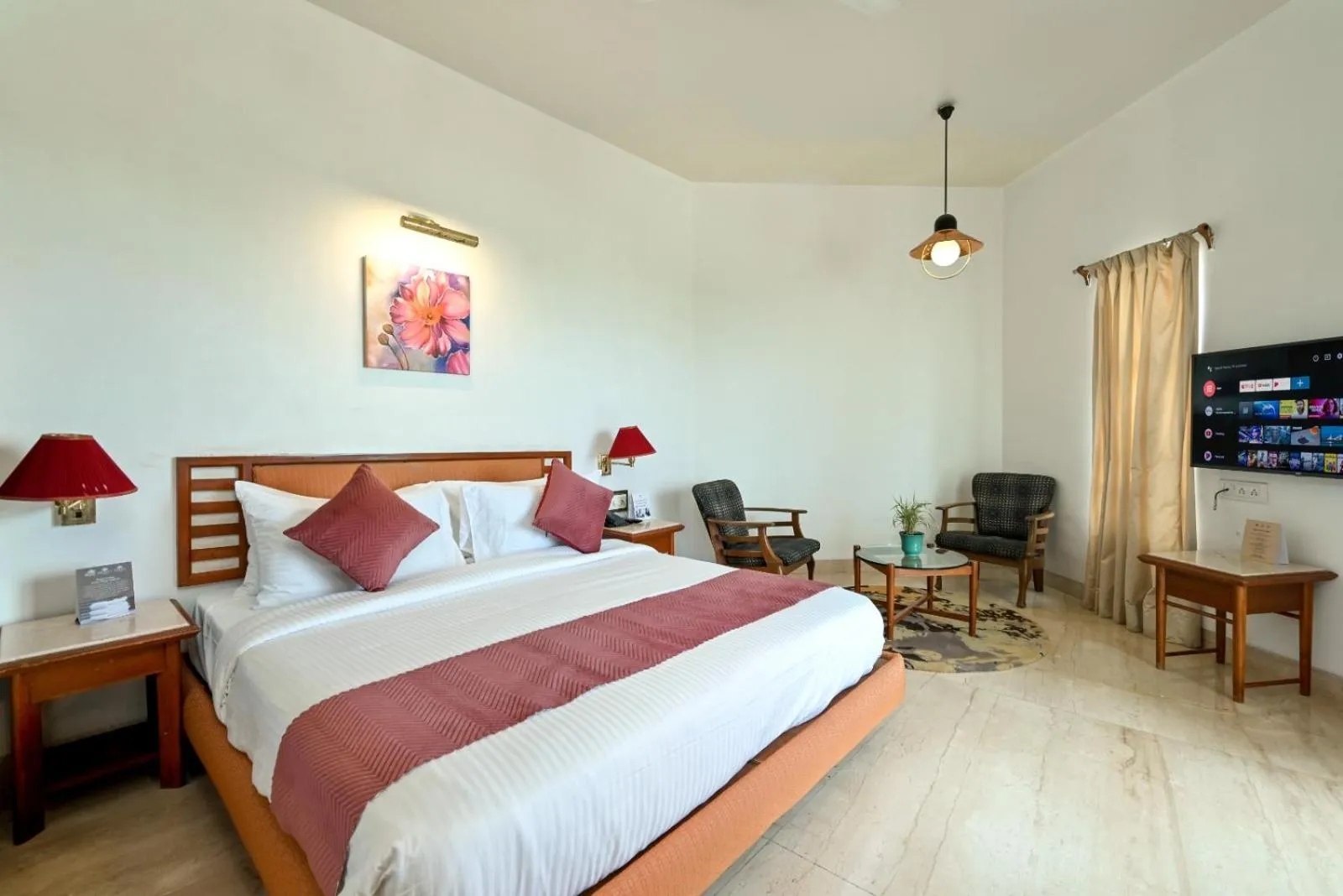 Bed in Hotel Maharaja Regency