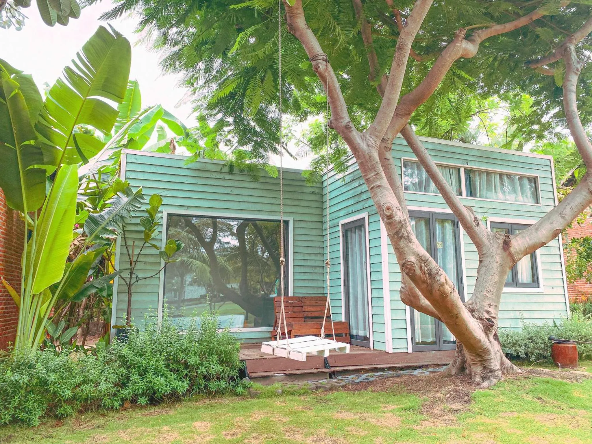 Long Hải Channel Beach Resort