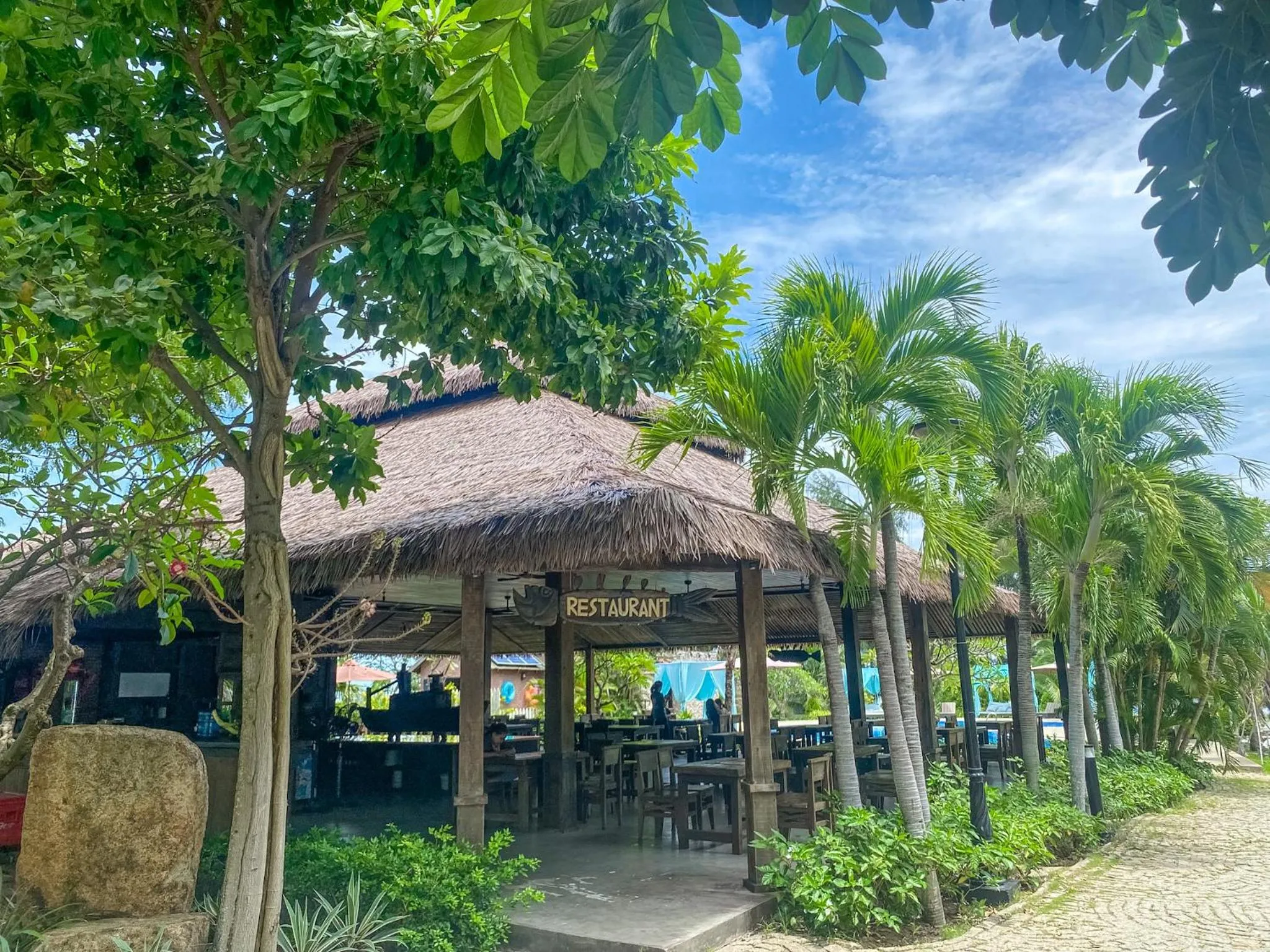 Restaurant/places to eat in Long Hải Channel Beach Resort