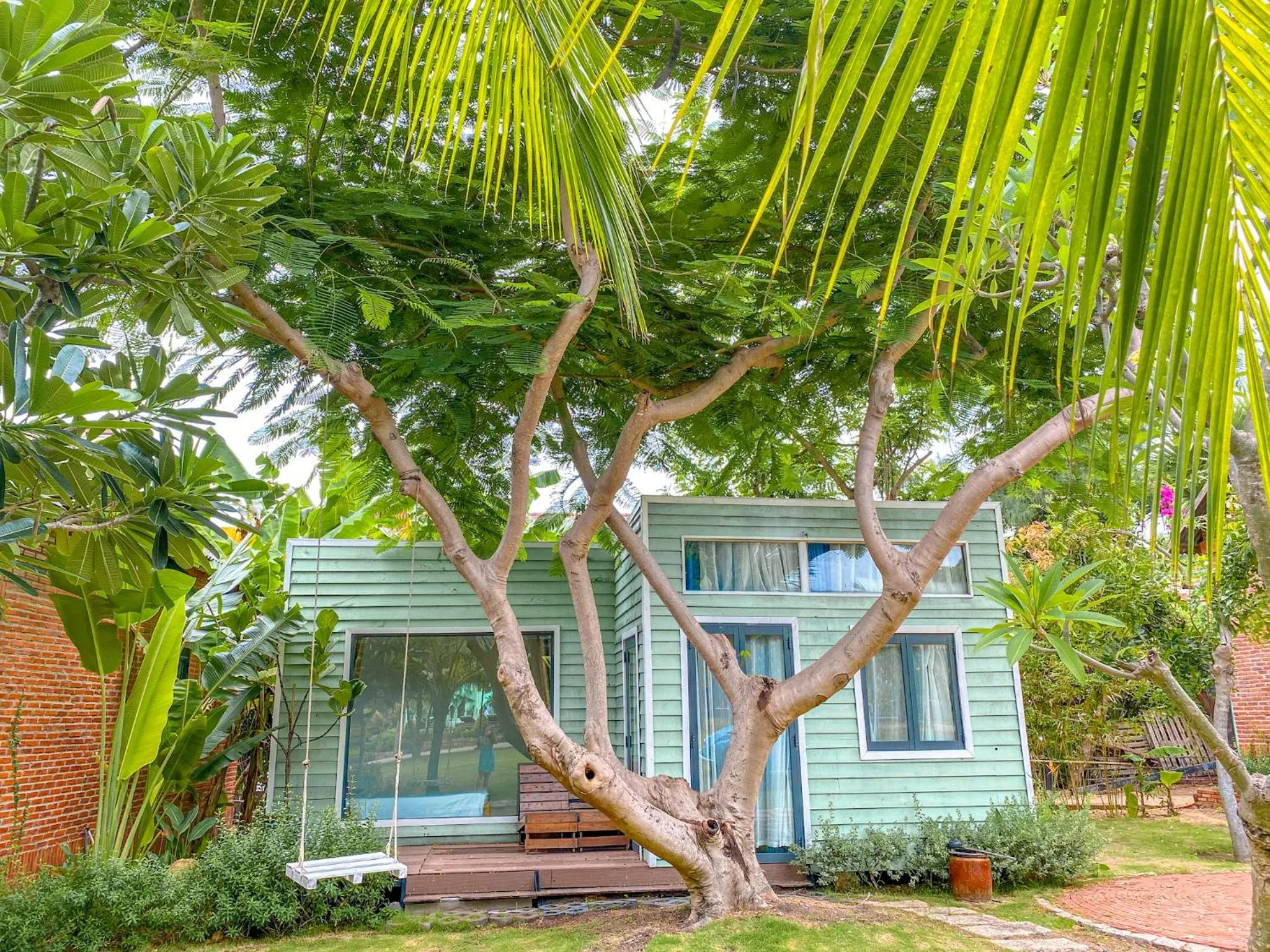 Long Hải Channel Beach Resort