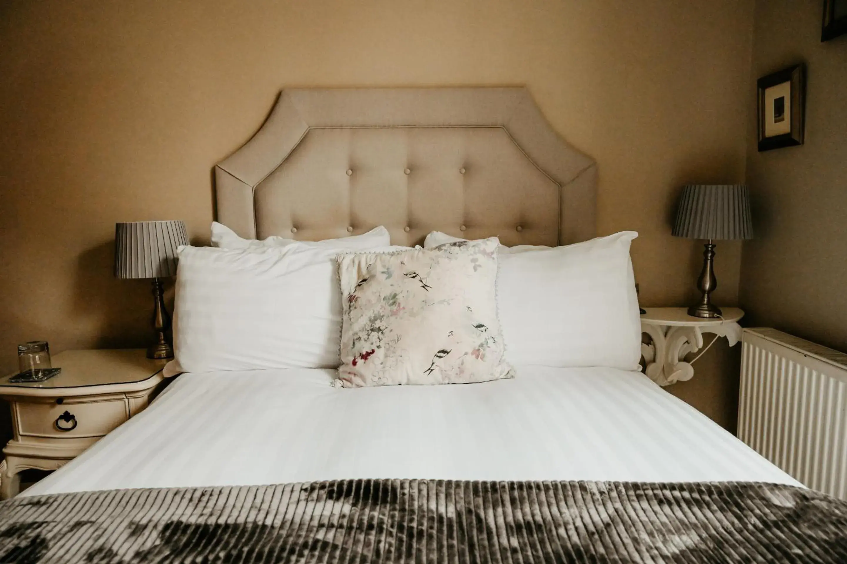 Small Double Room in Harpur's of Melbourne Small Double Room in Harpur's of Melbourne