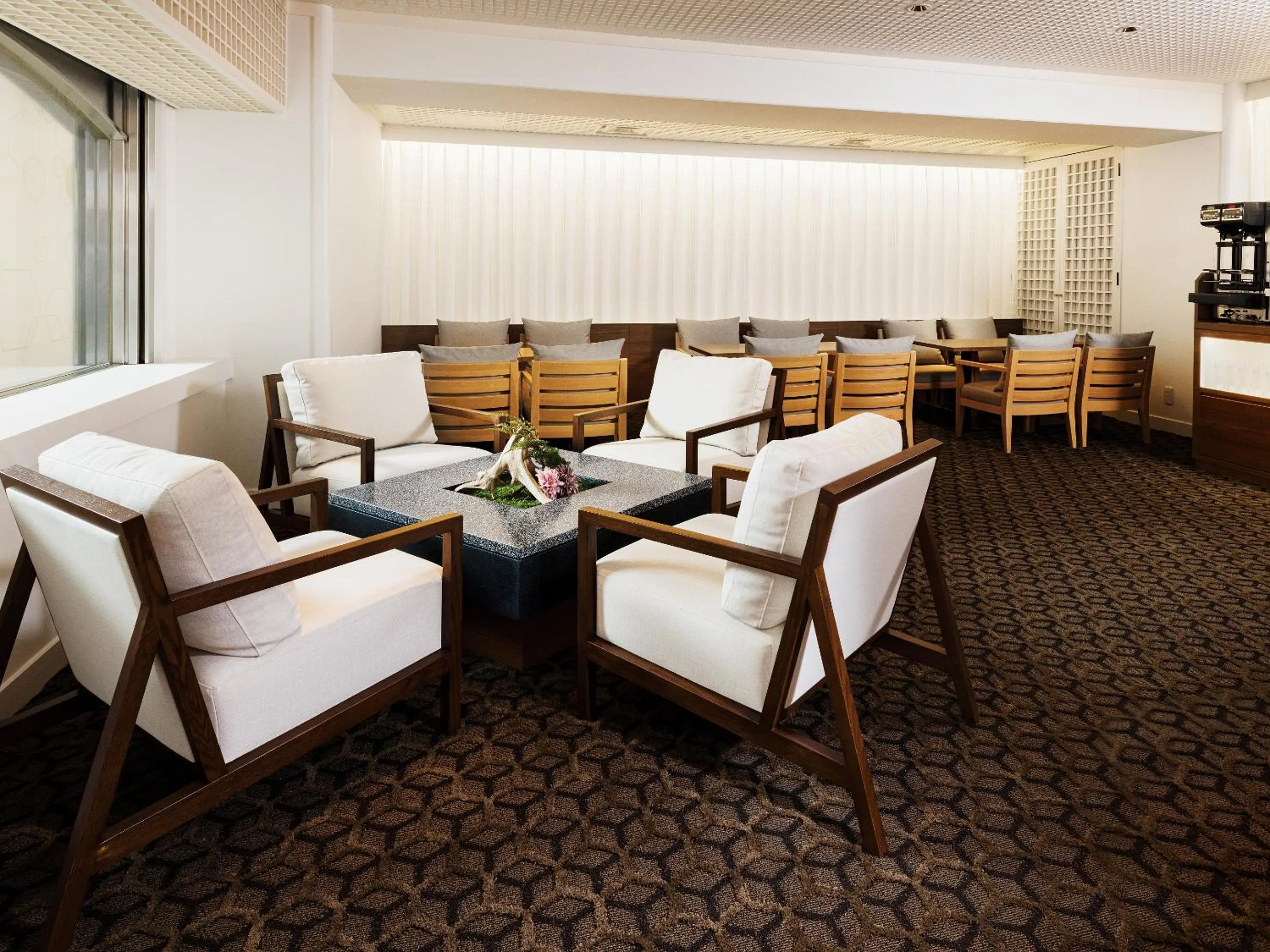 Communal lounge/ TV room in Hotel New Hankyu Kyoto