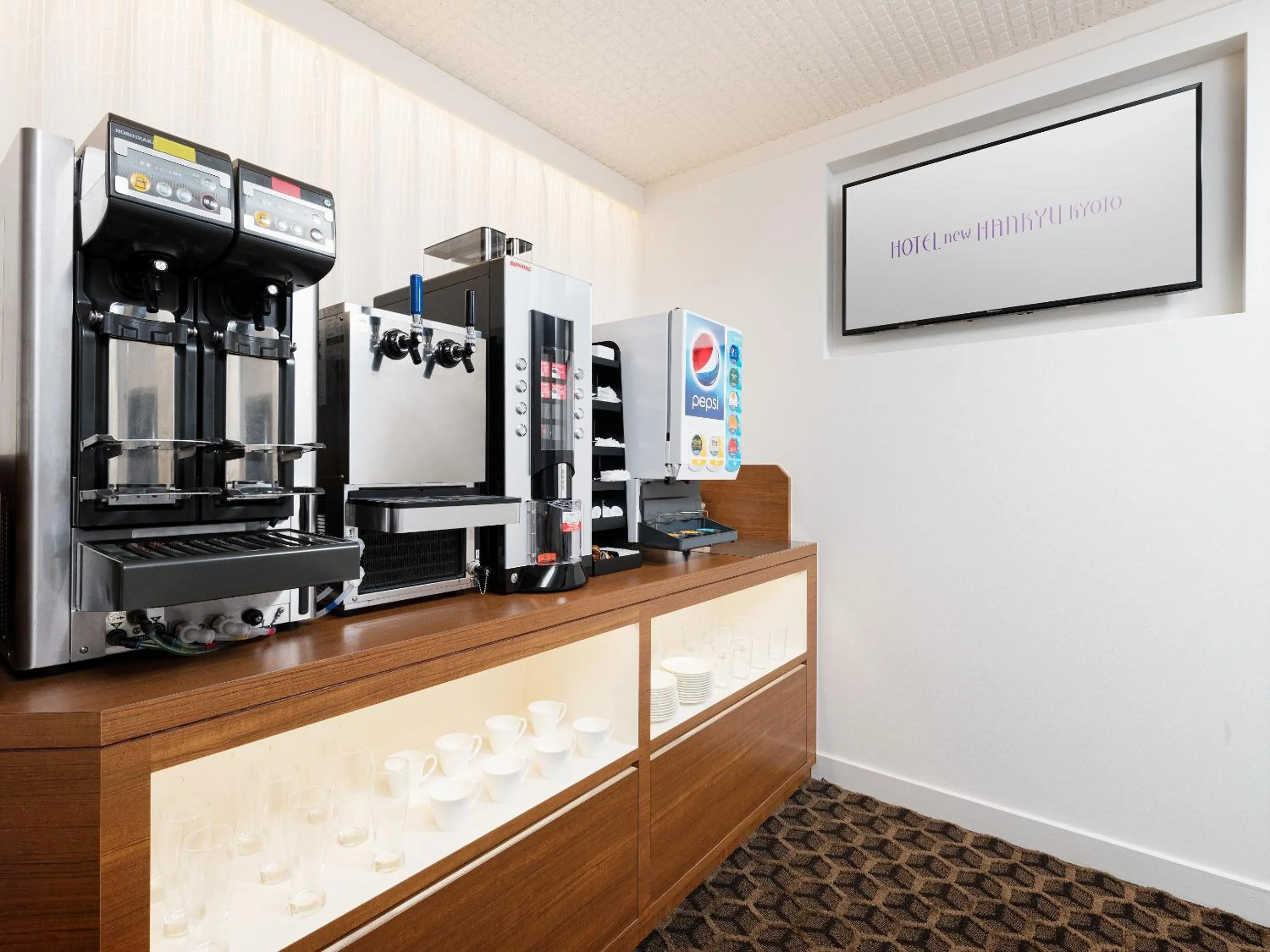 Communal lounge/ TV room in Hotel New Hankyu Kyoto