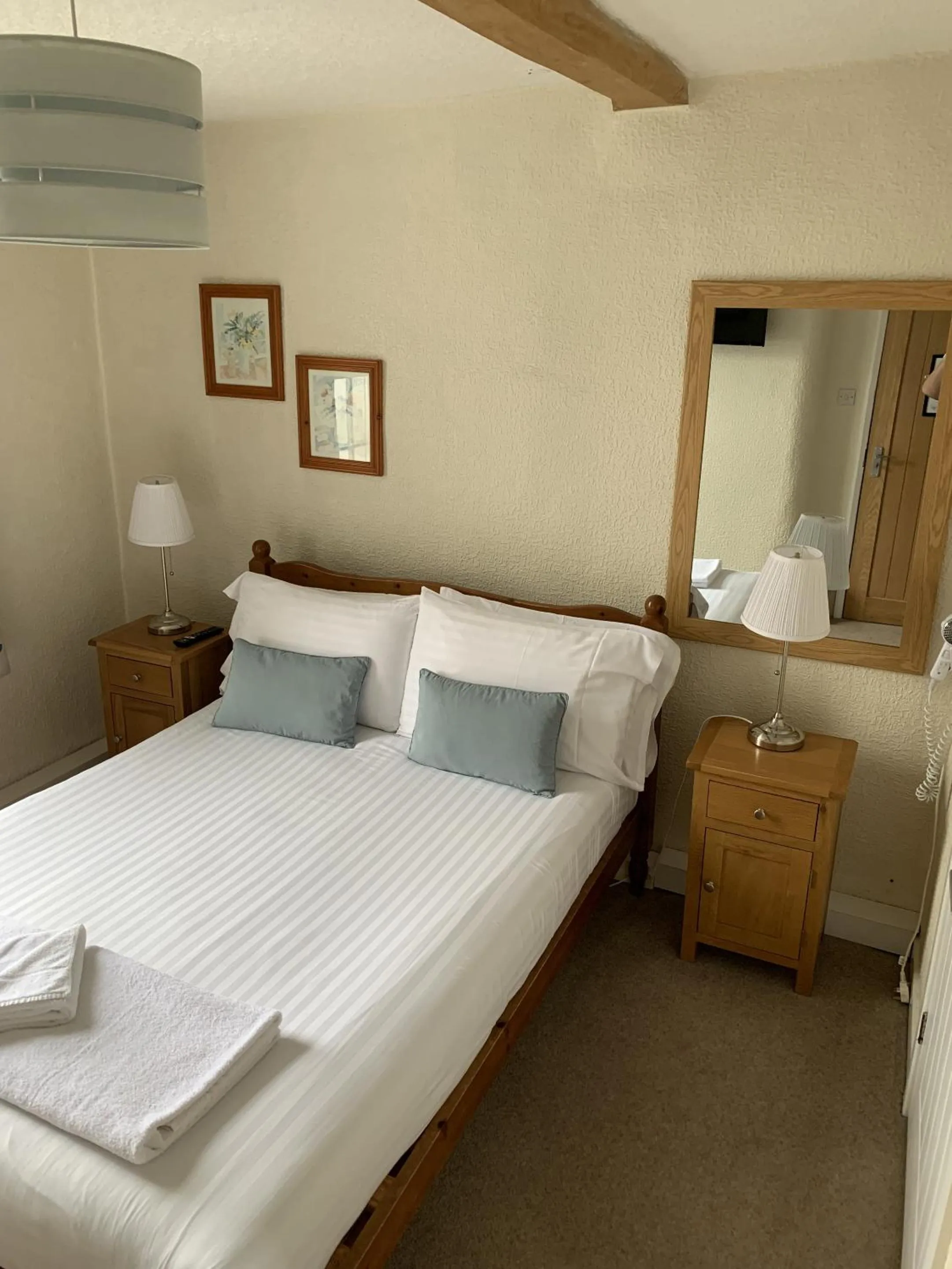 Bedroom, Bed in Old Farm Hotel