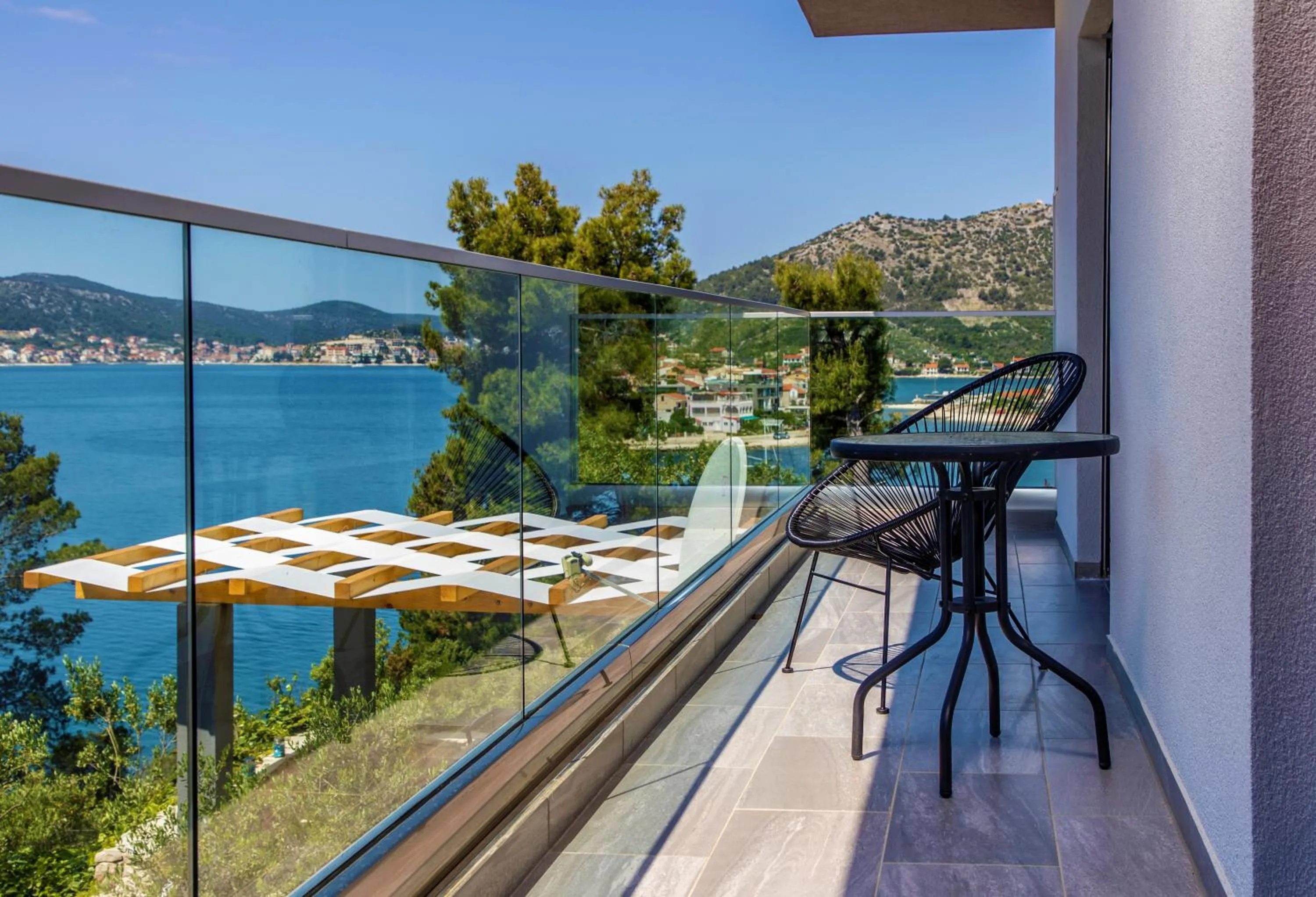 Villa Regina with heated pool and sea view
