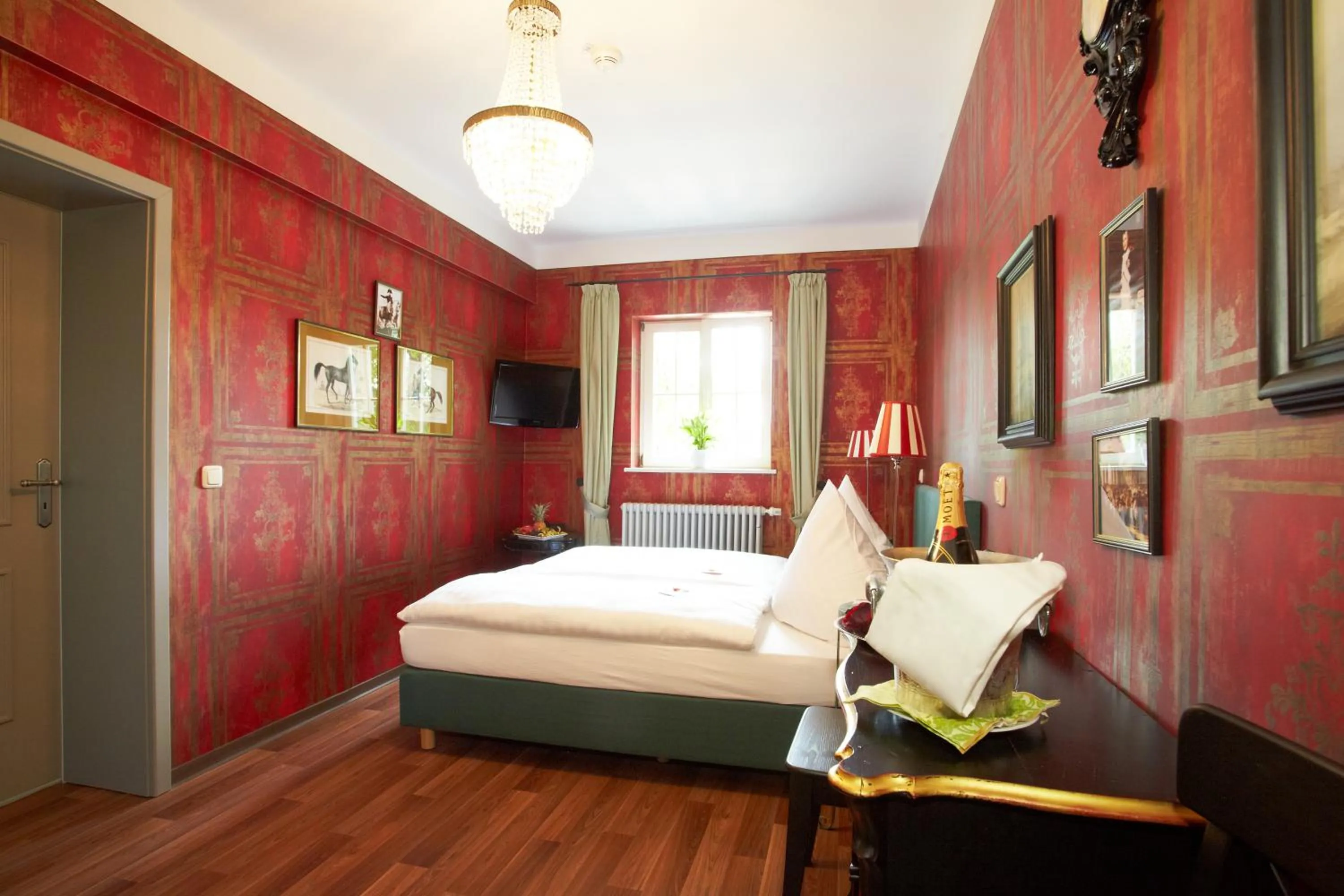Photo of the whole room, Bed in Gastwirtschaft & Hotel Hallescher Anger
