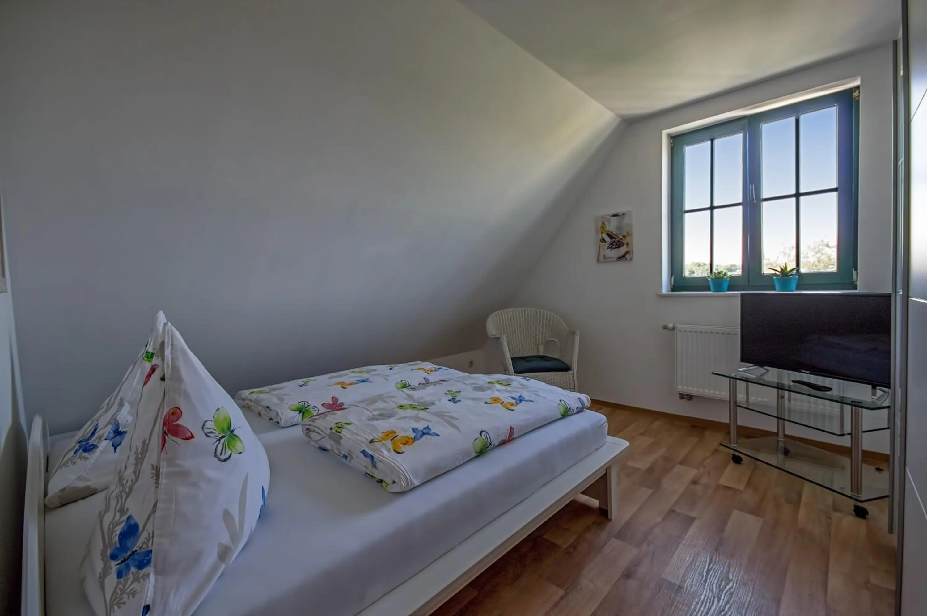 Bedroom, Bed in Gastwirtschaft & Hotel Hallescher Anger