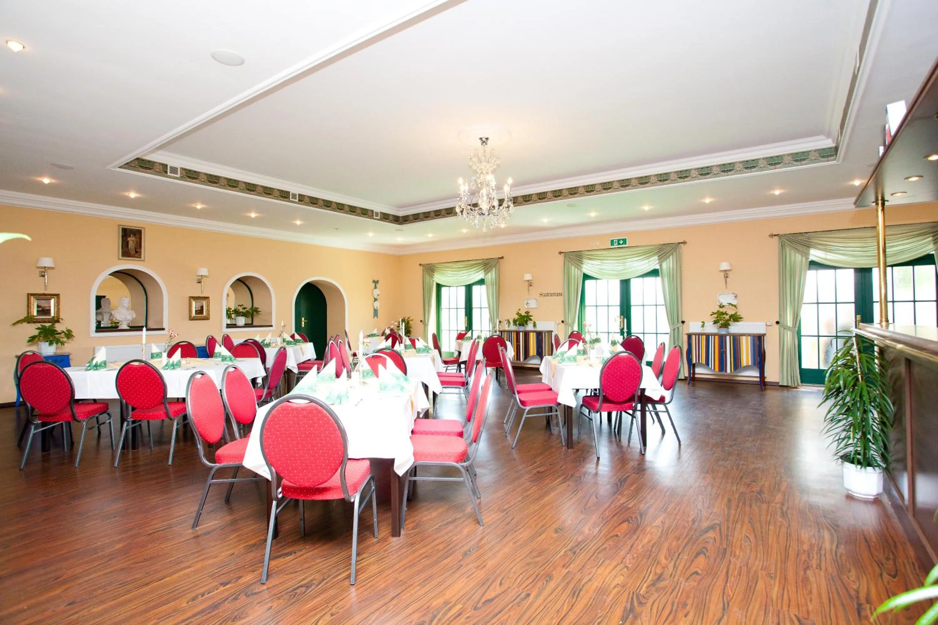 Restaurant/places to eat in Gastwirtschaft & Hotel Hallescher Anger