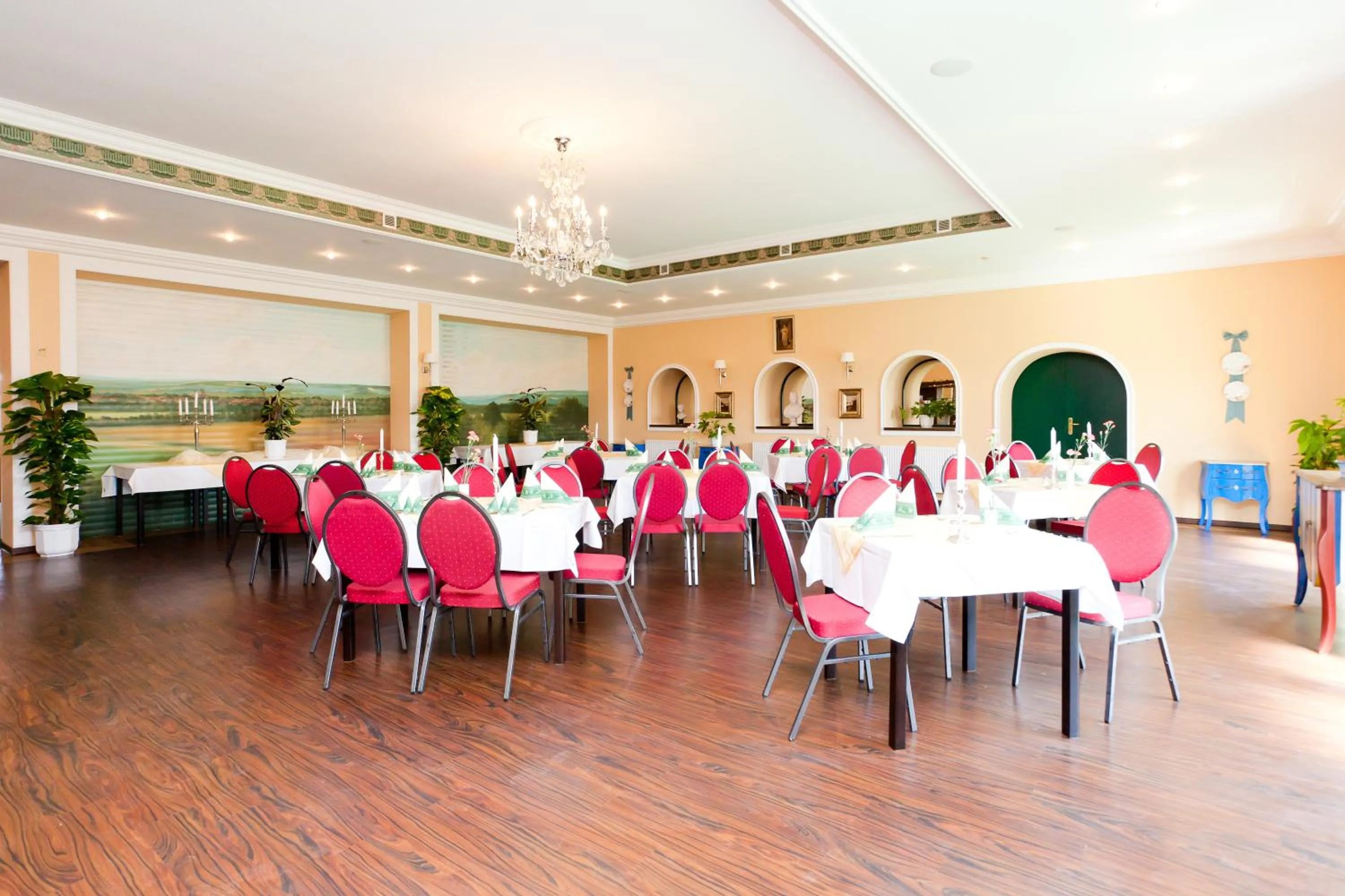 Dining area in Gastwirtschaft & Hotel Hallescher Anger