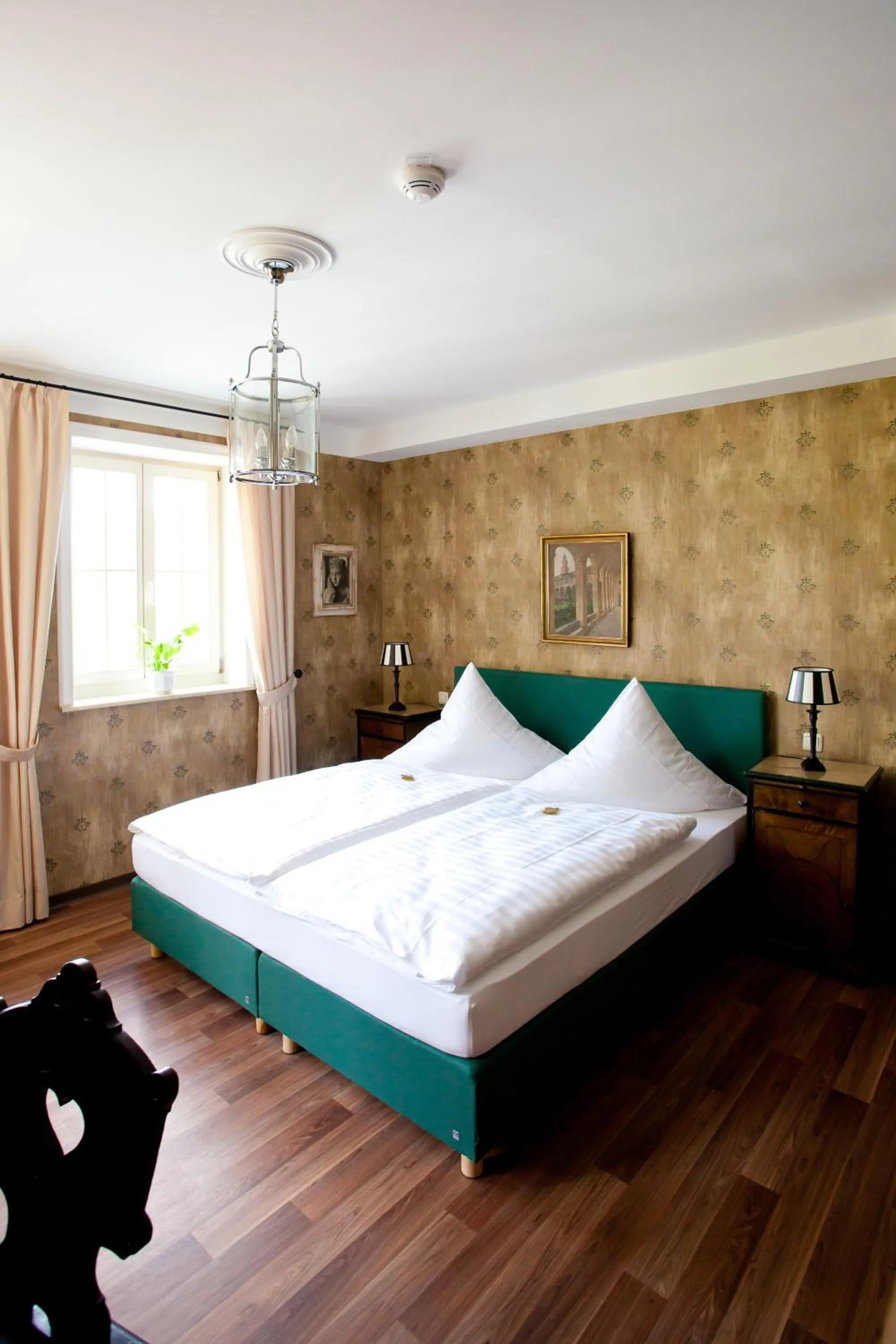 Photo of the whole room, Bed in Gastwirtschaft & Hotel Hallescher Anger