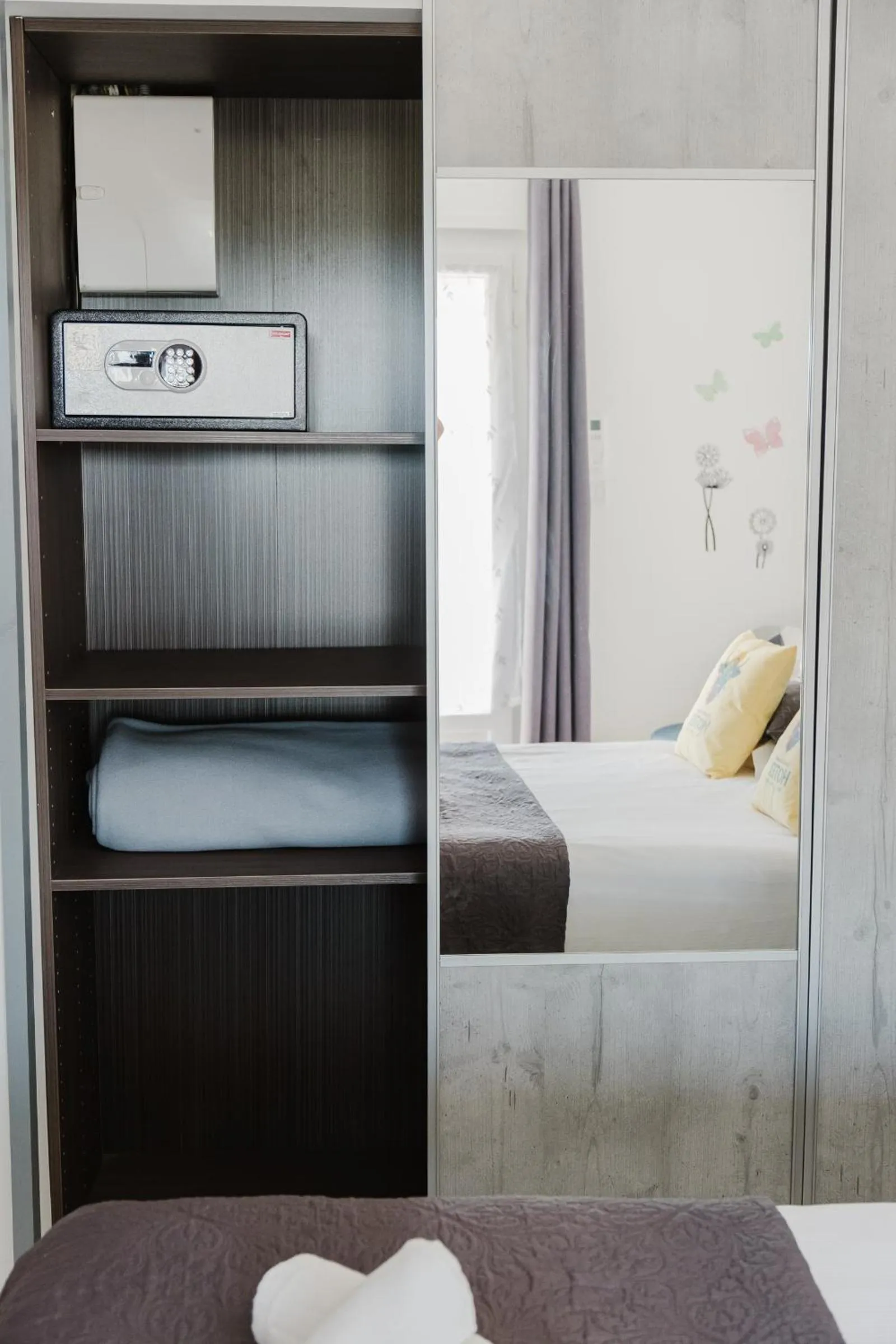 Bed in Logis Hotel des Granges