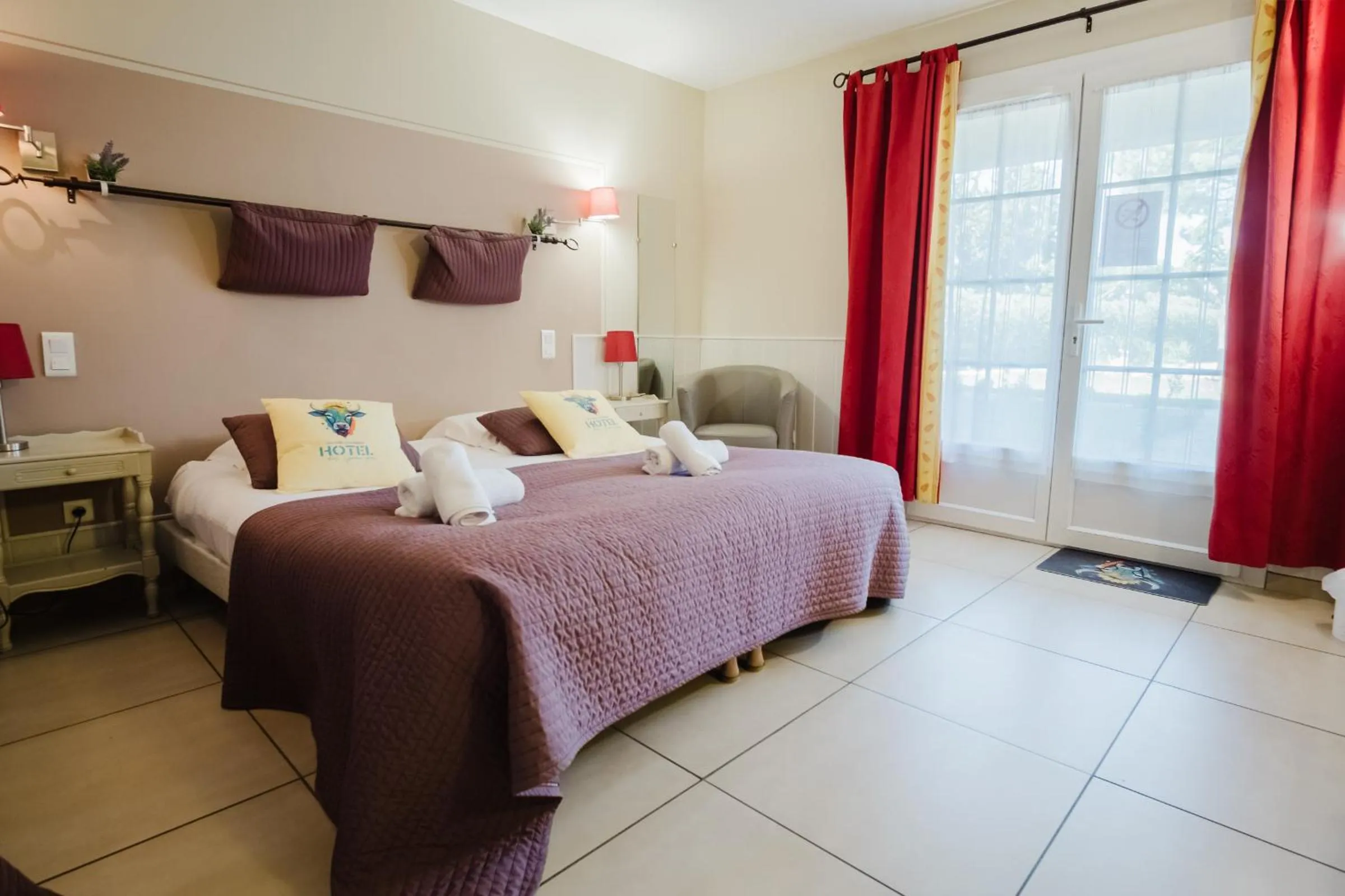 Bed in Logis Hotel des Granges