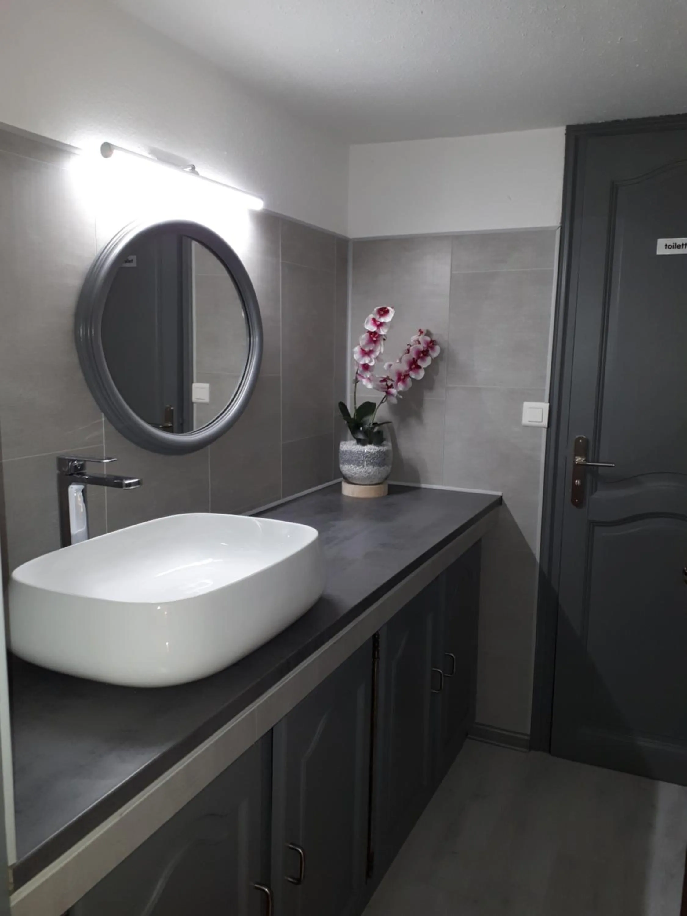 Bathroom in Logis Hotel des Granges