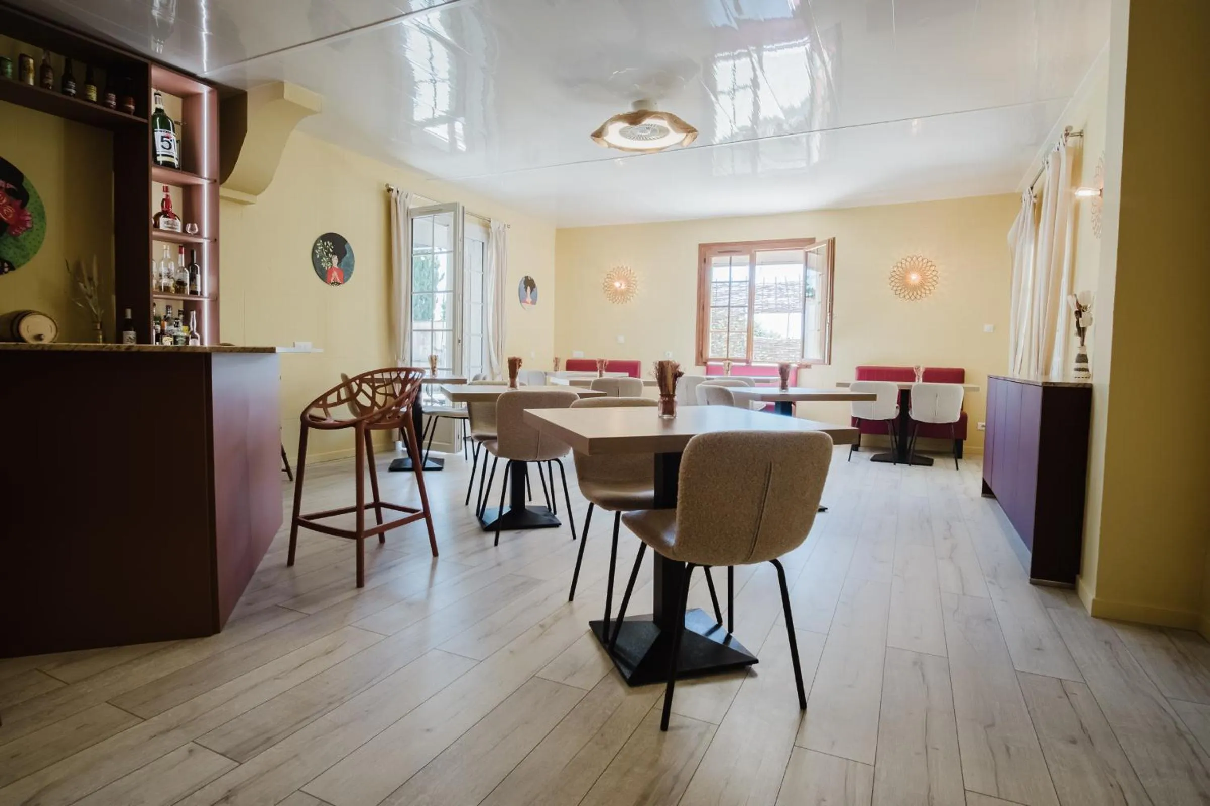 Restaurant/places to eat in Logis Hotel des Granges