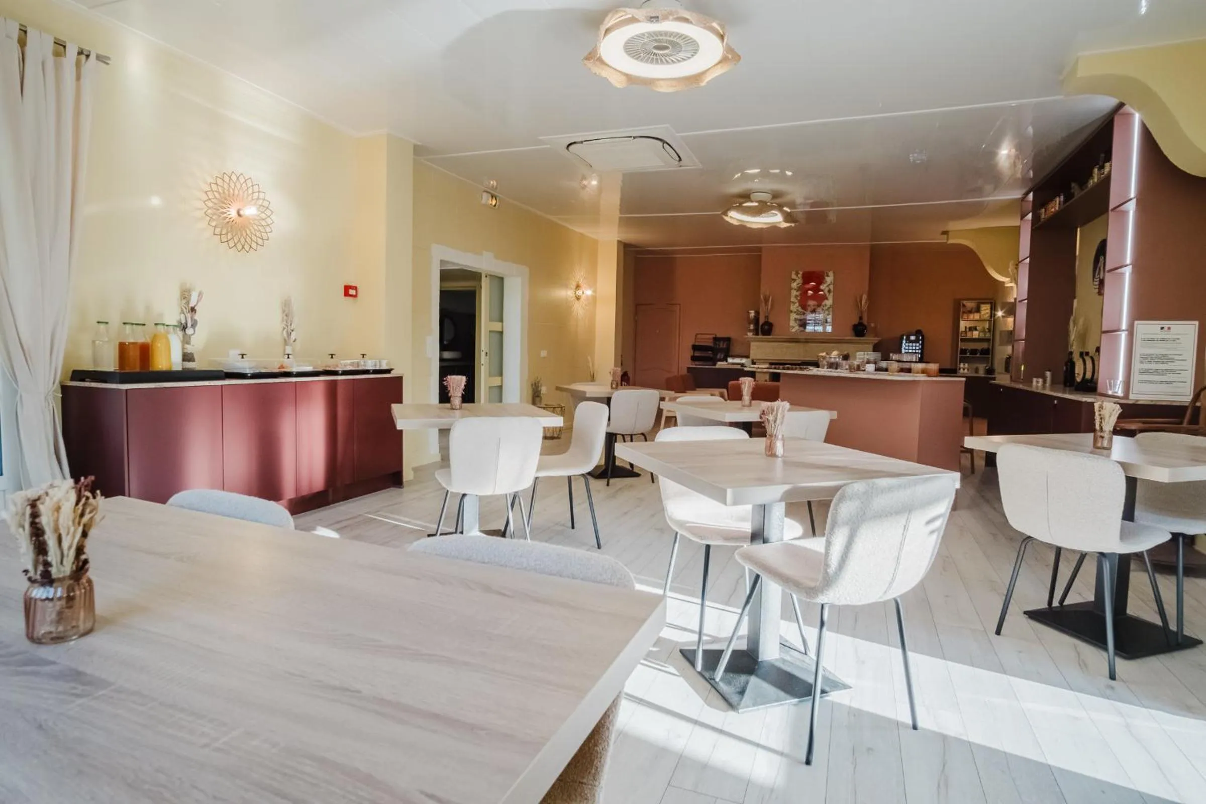 Restaurant/places to eat in Logis Hotel des Granges