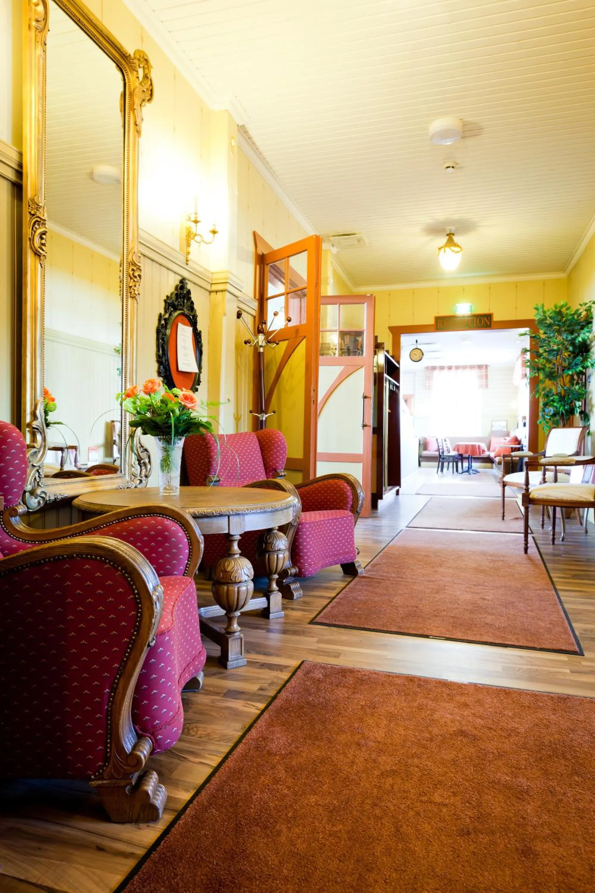 Lobby or reception in Hotelli-Ravintola Alma