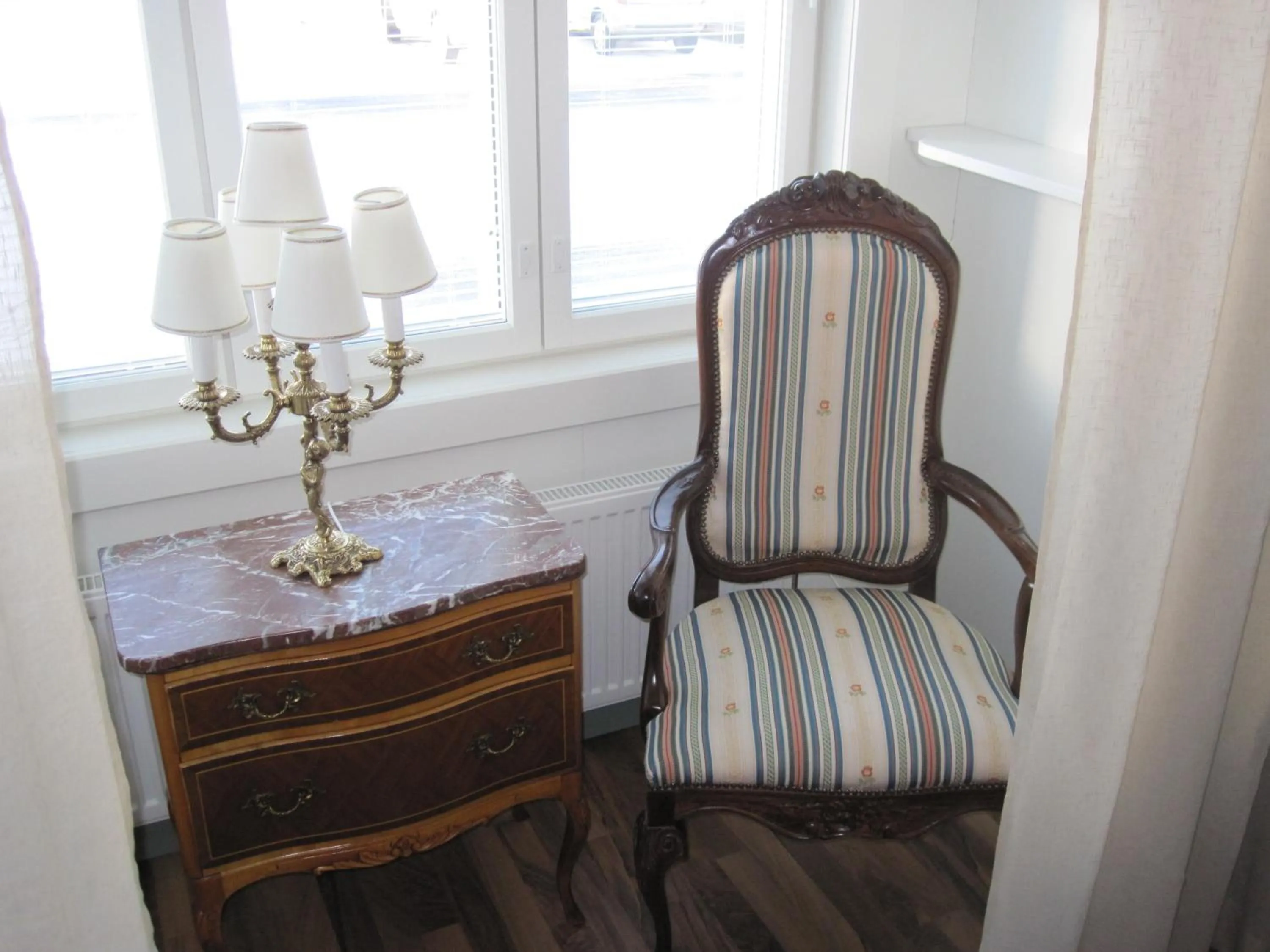 Seating area in Hotelli-Ravintola Alma