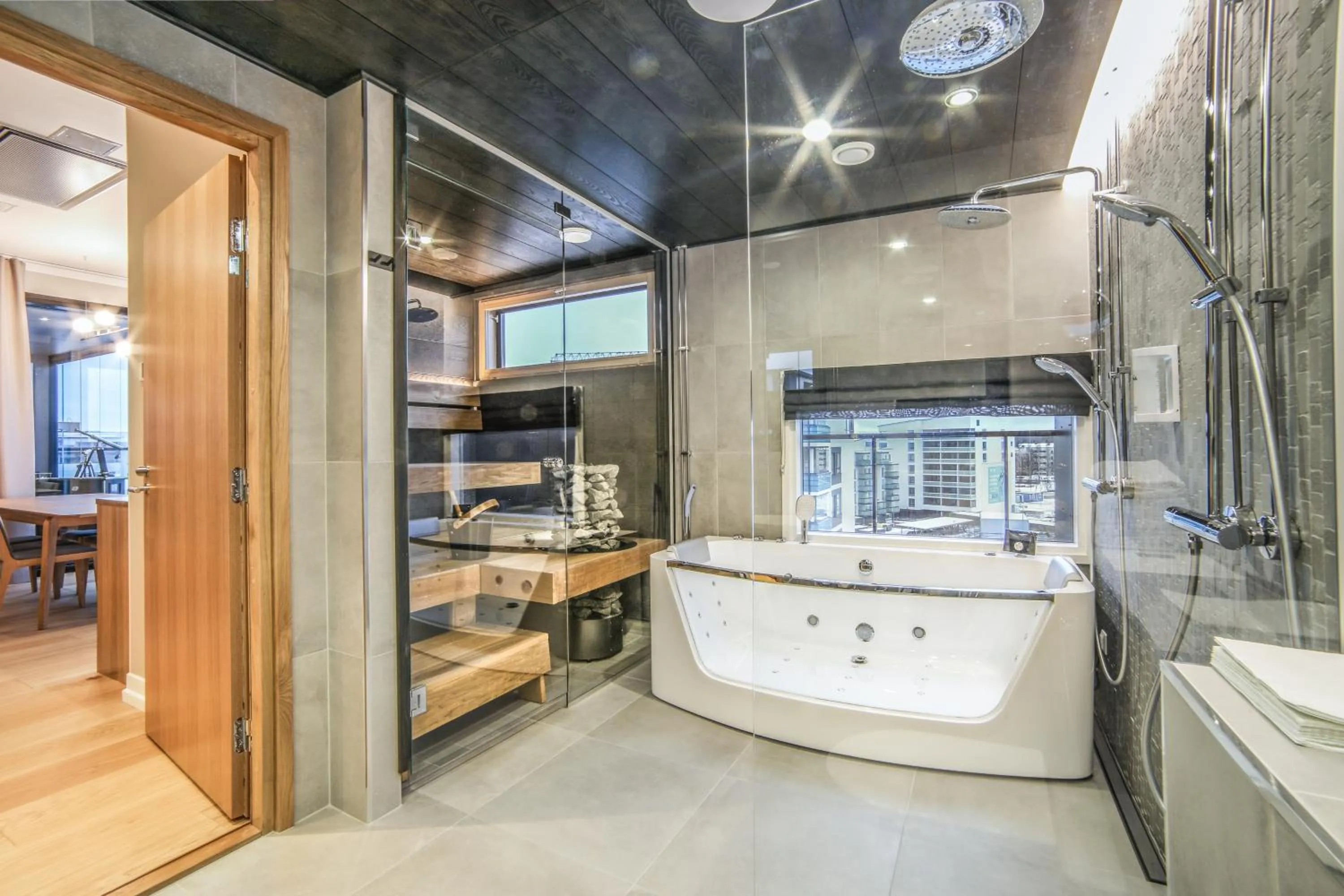 Shower in Hotelli-Ravintola Alma