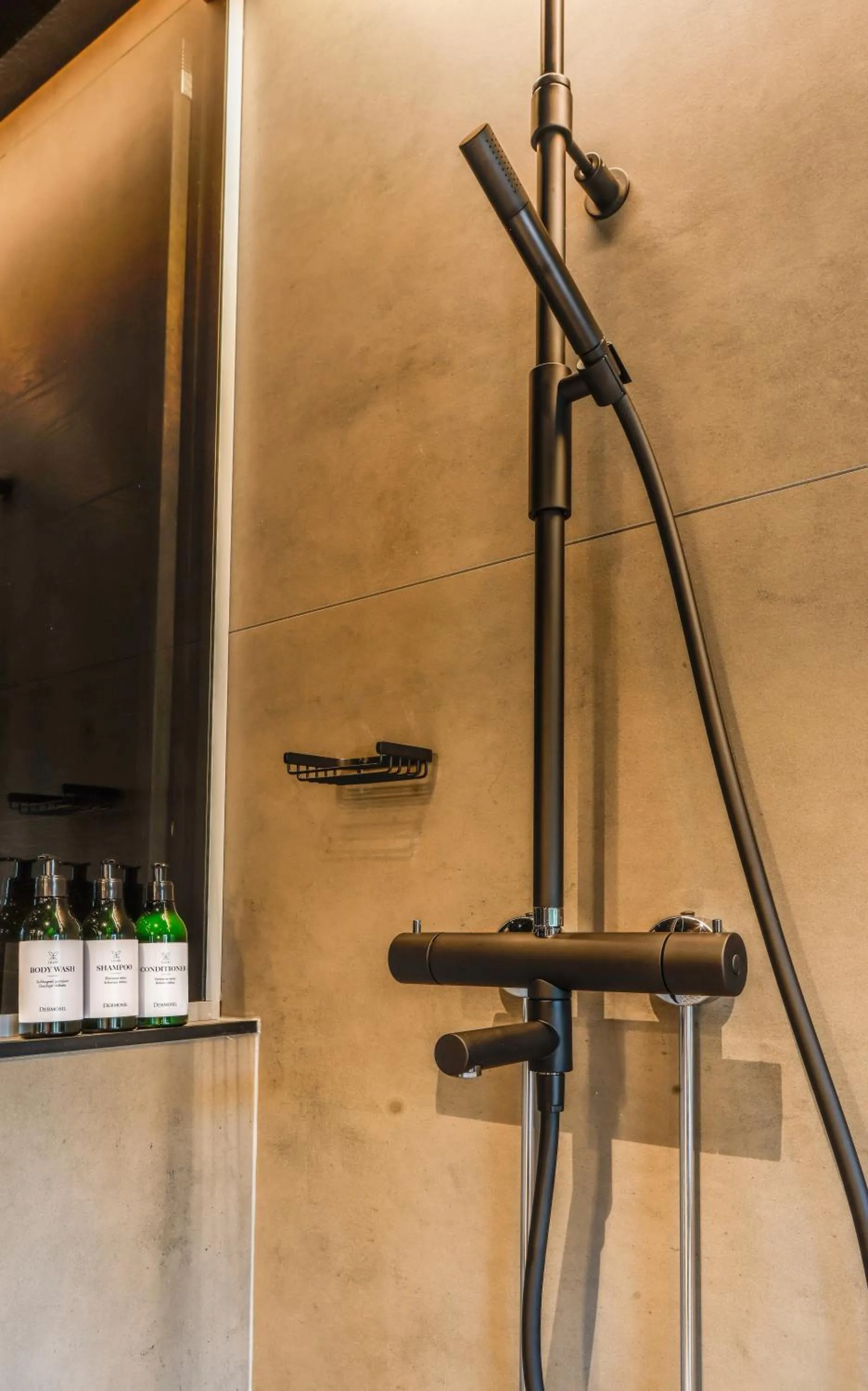 Shower in Hotelli-Ravintola Alma