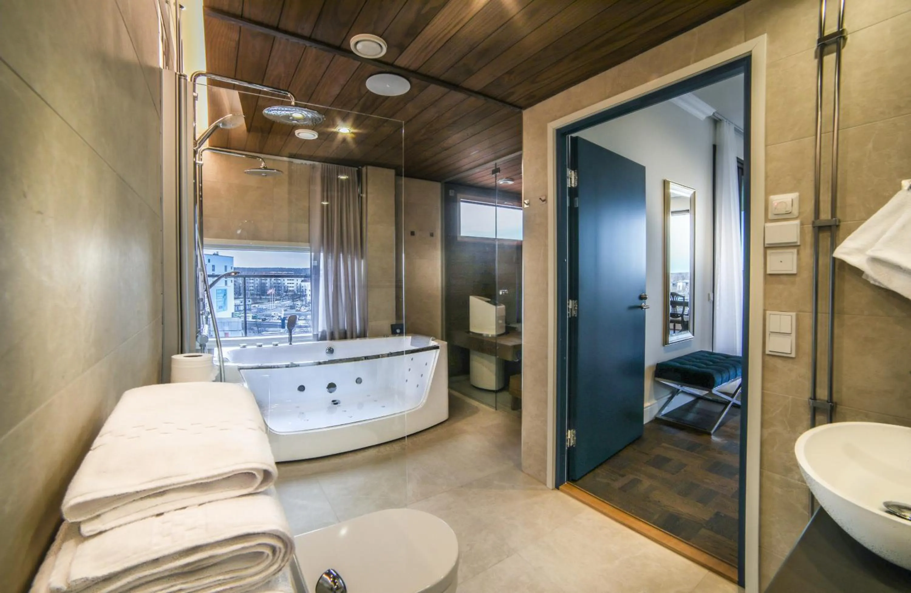 Shower in Hotelli-Ravintola Alma