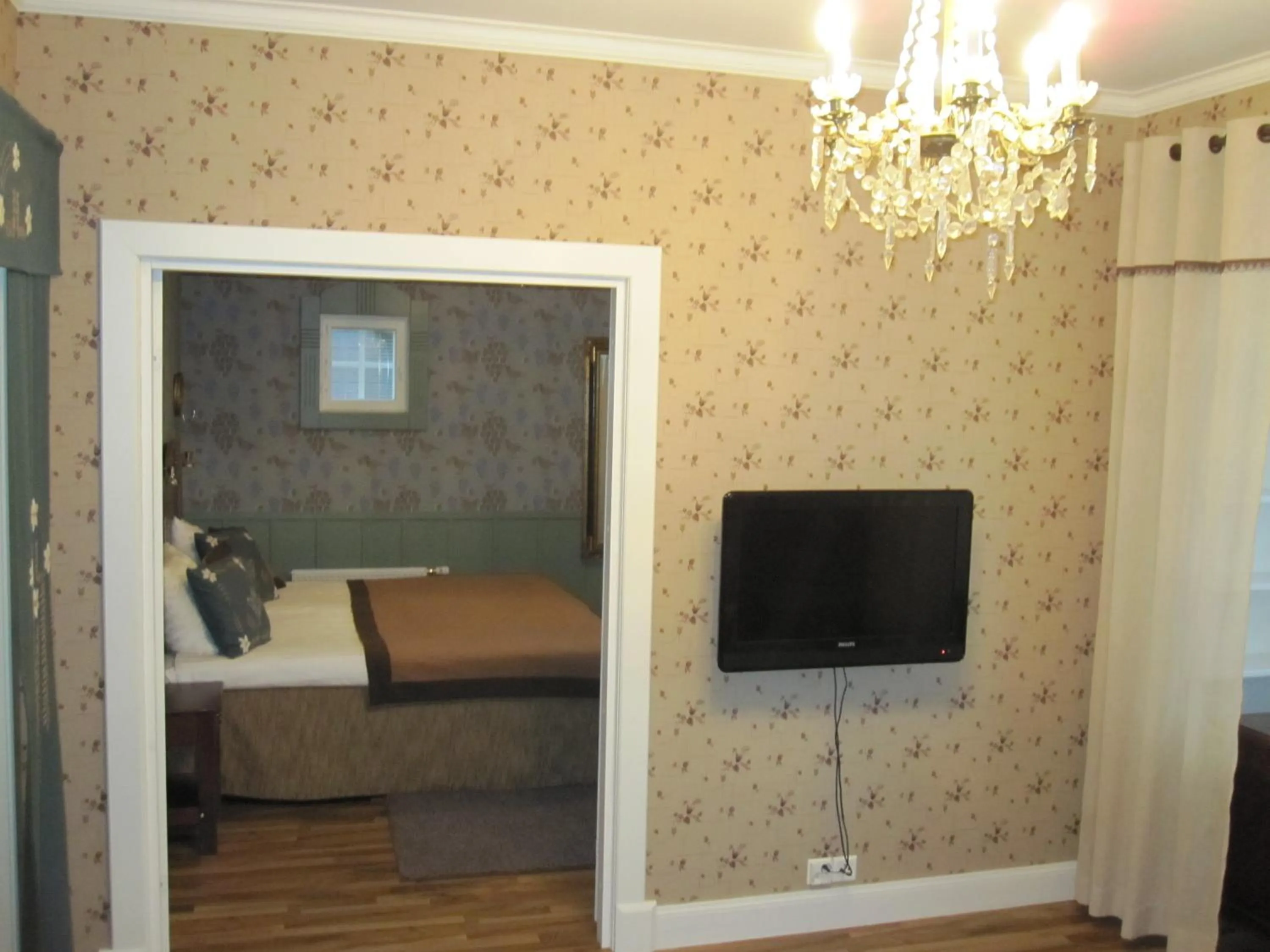 TV and multimedia, Bed in Hotelli-Ravintola Alma